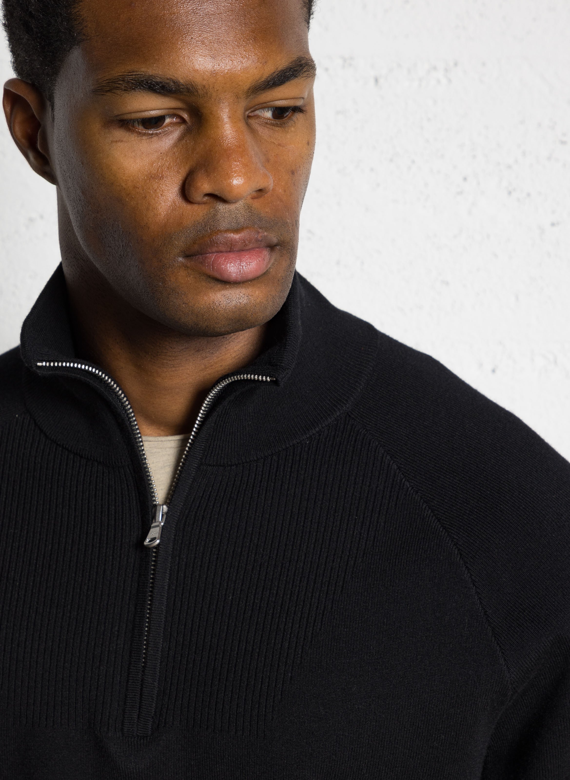 Solid straight-fit sweater with a zippered high collar IKKS Black