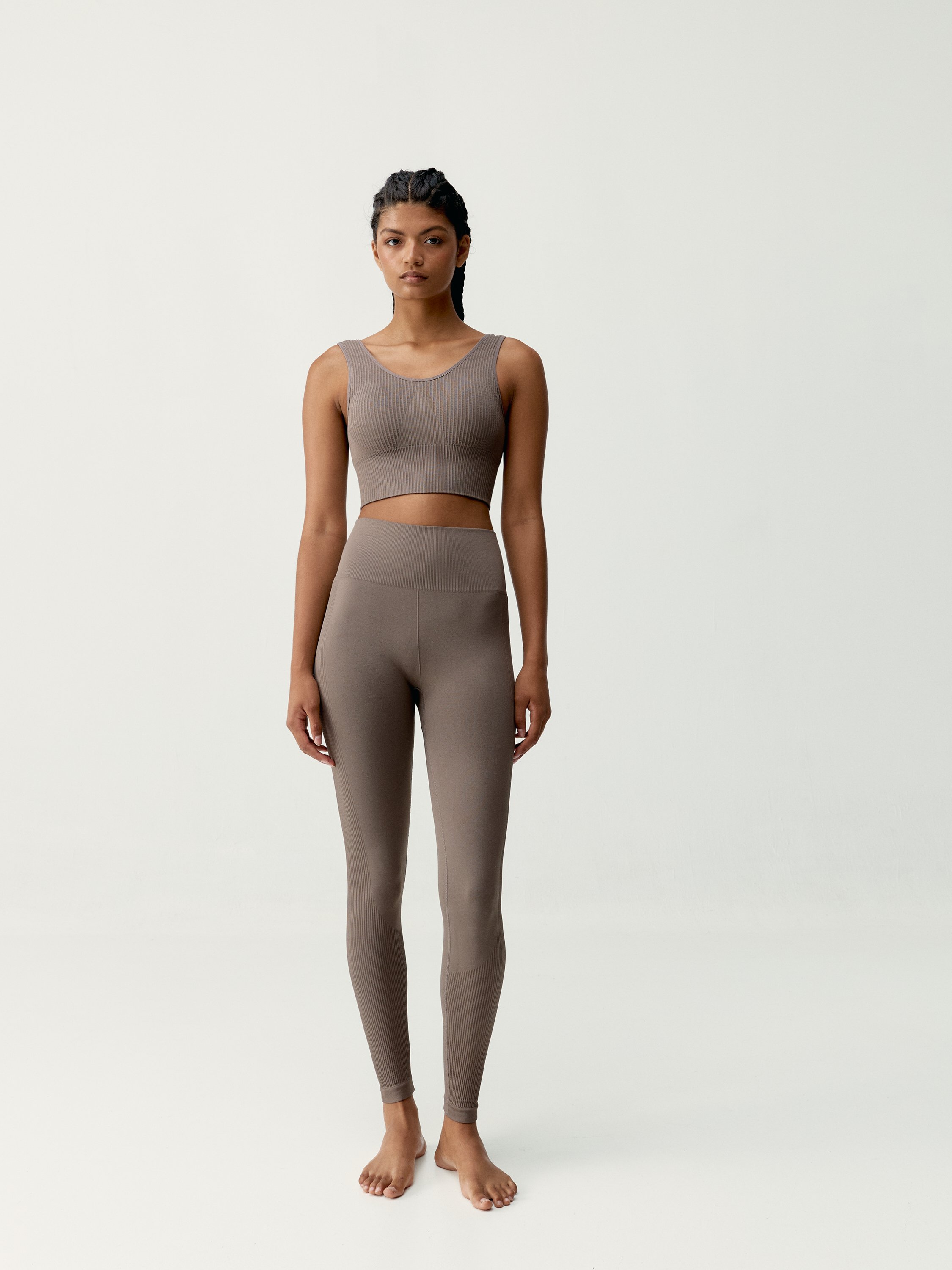 Seamless high-impact sports bra with high support BORN LIVING YOGA Brown