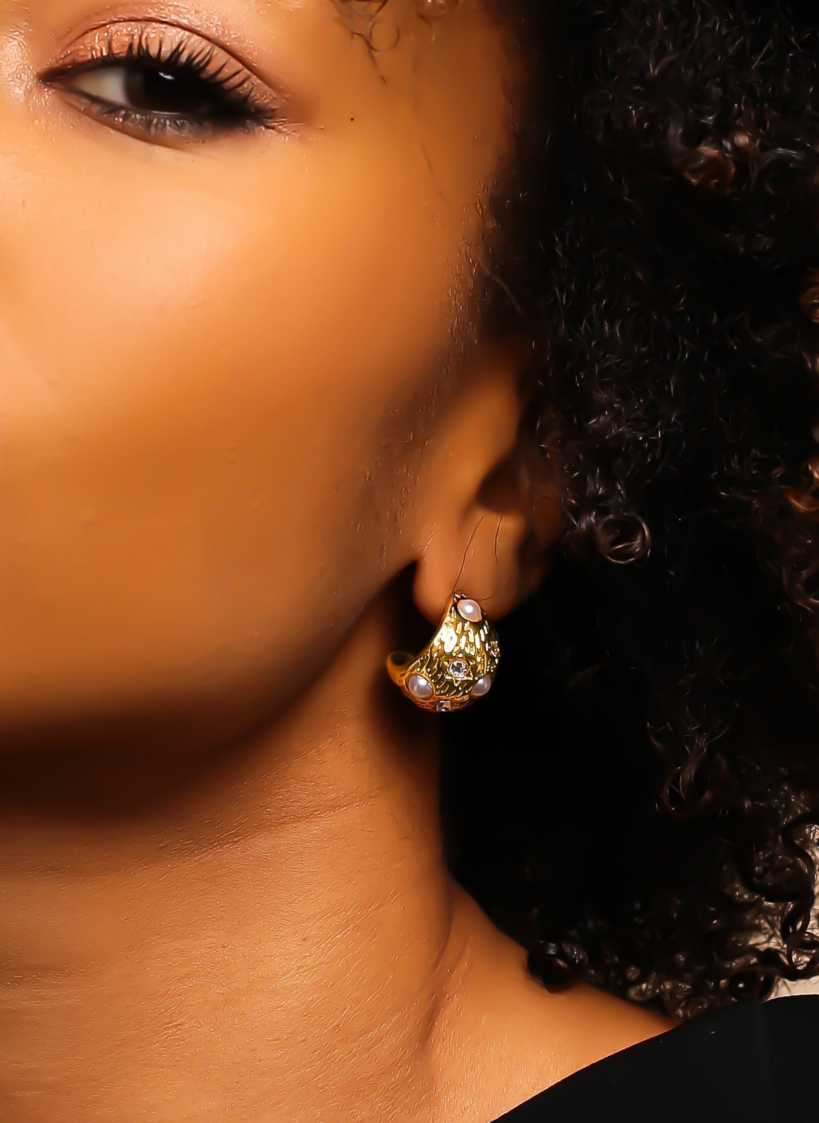 Mini pearl hoop earrings Golden