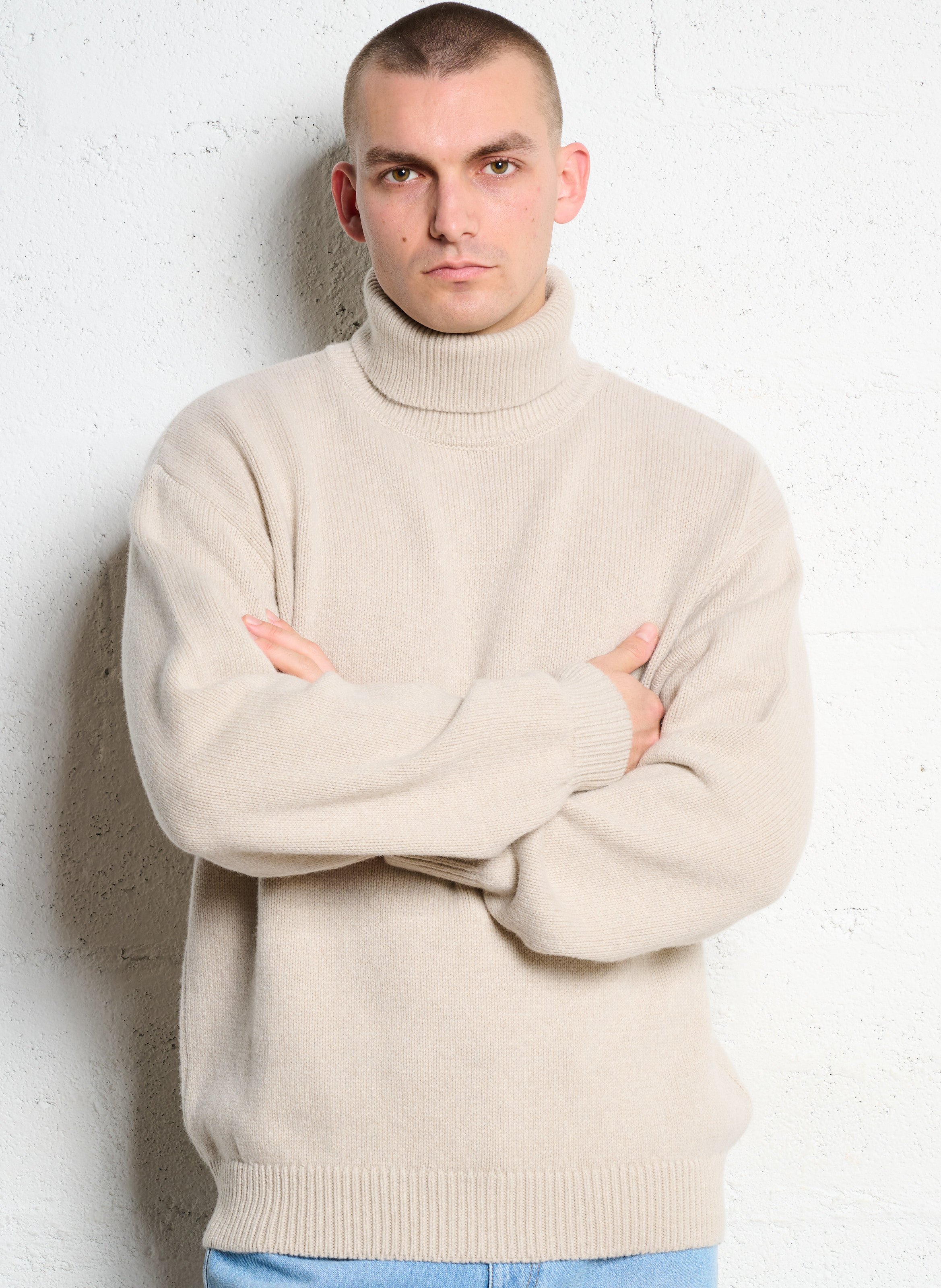 Gerader Rollkragenpullover aus recycelter Wolle COLORFUL STANDARD