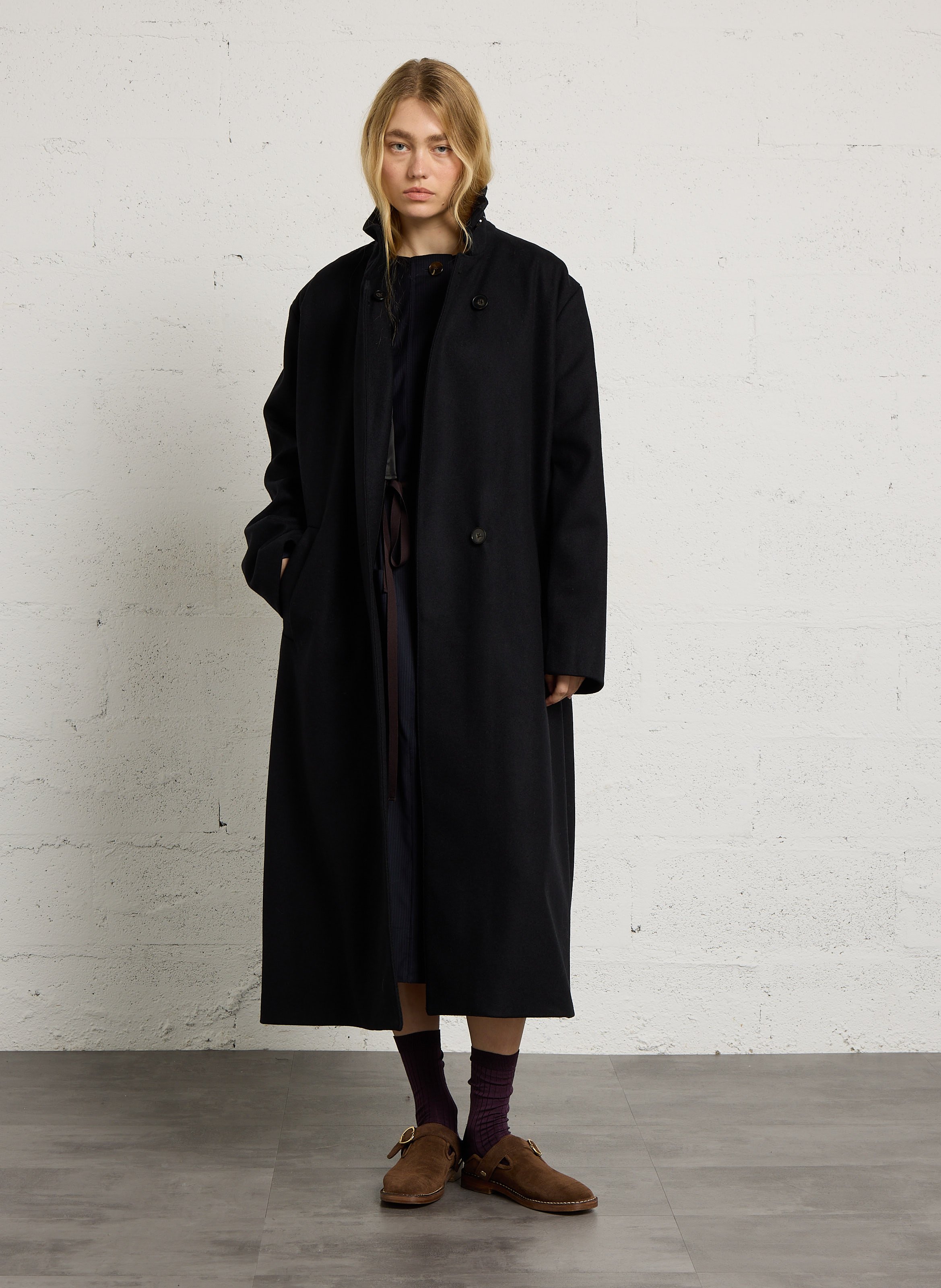 Manteau long et ample en laine recyclée mélangée SOEUR Noir