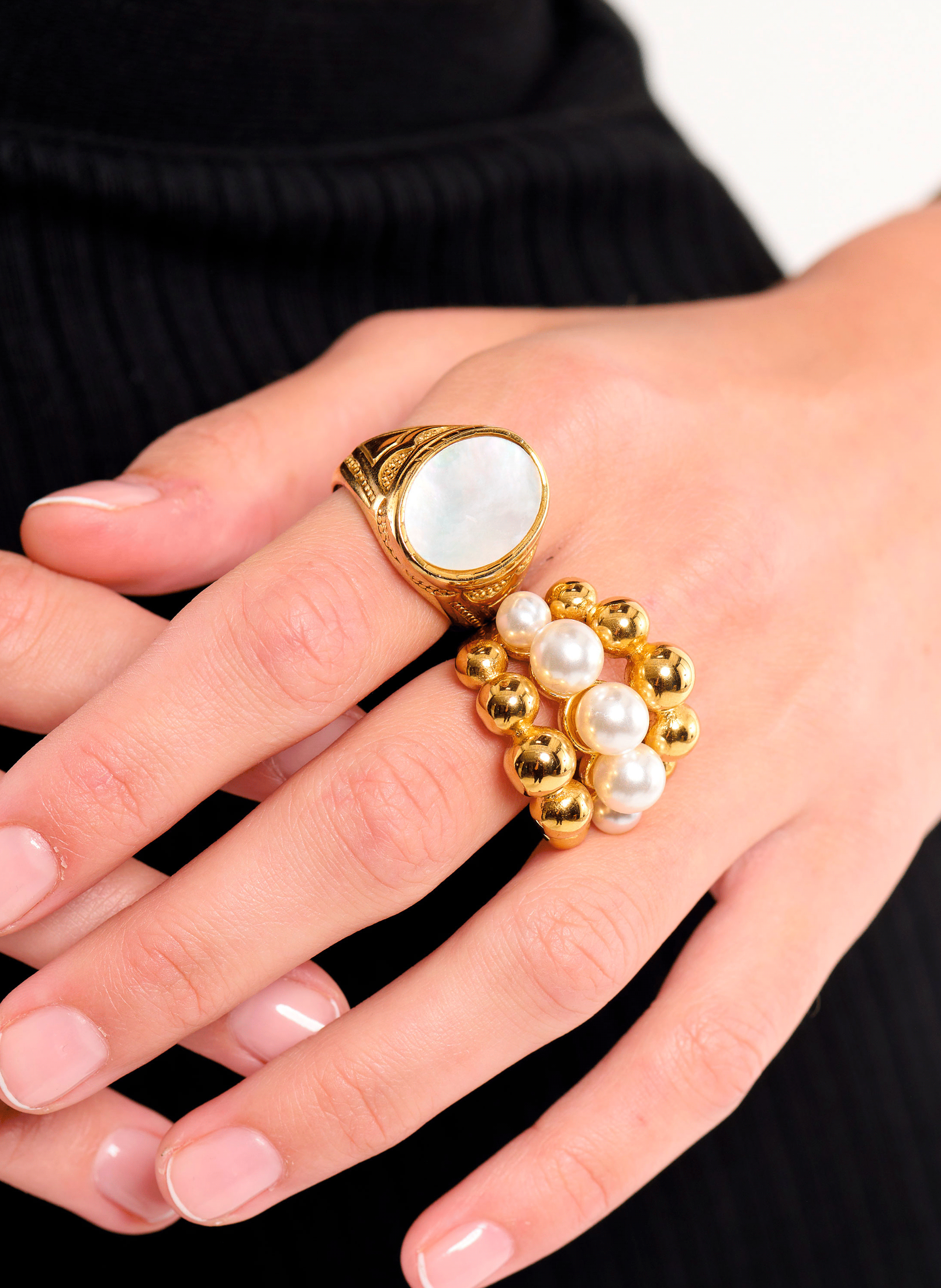 Ring with oval white mother-of-pearl cabochon in stainless steel HIPANEMA Golden