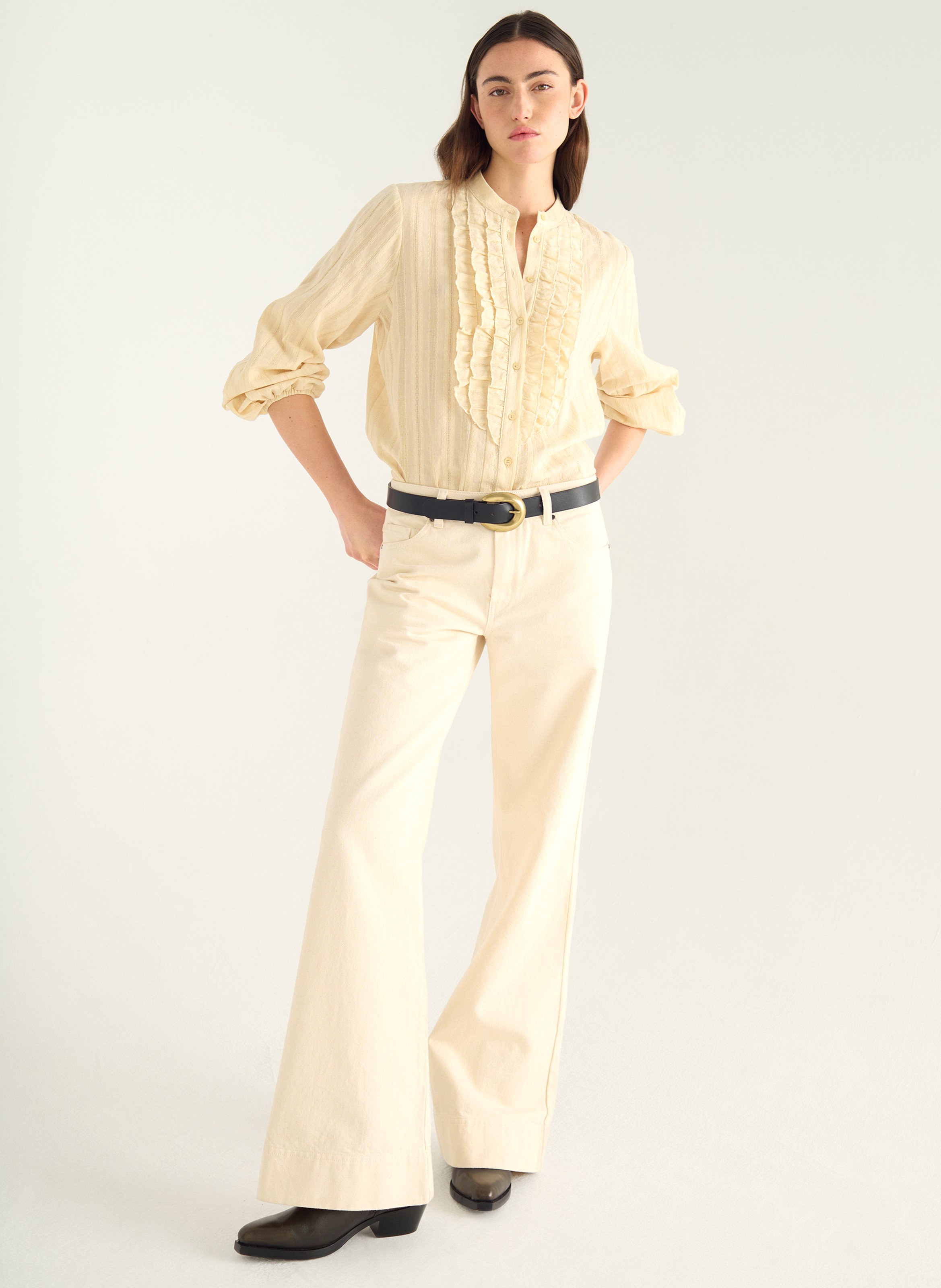 Straight shirt with ruffled bib ACOTE White