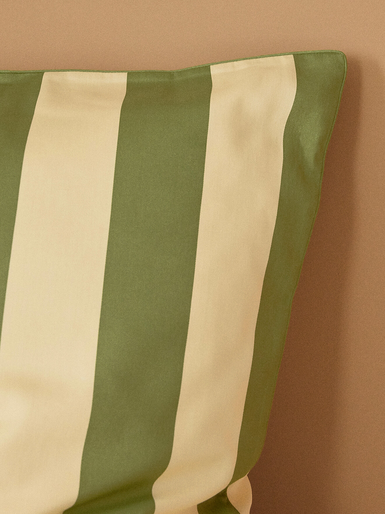 Cotton Satin Pillowcase "Anouk" CYRILLUS Green