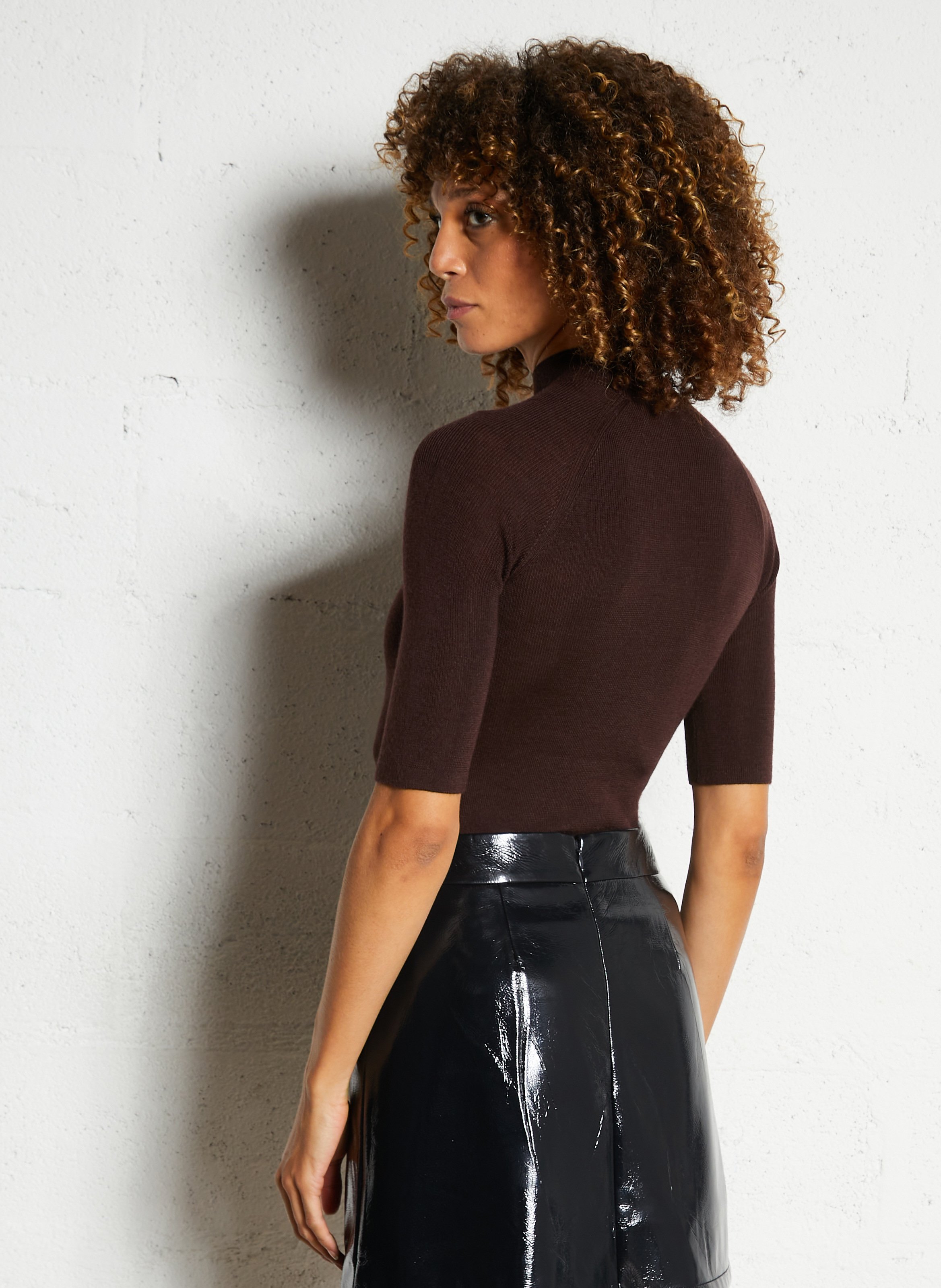 Pull droit col montant en laine mérinos et soie MAJESTIC FILATURES Marron