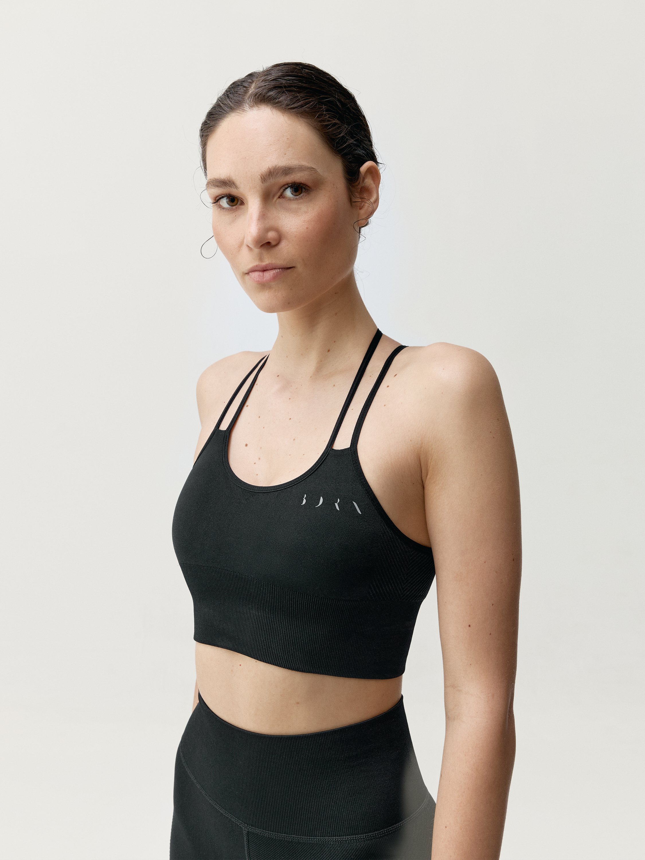 Seamless medium support sports bra BORN LIVING YOGA