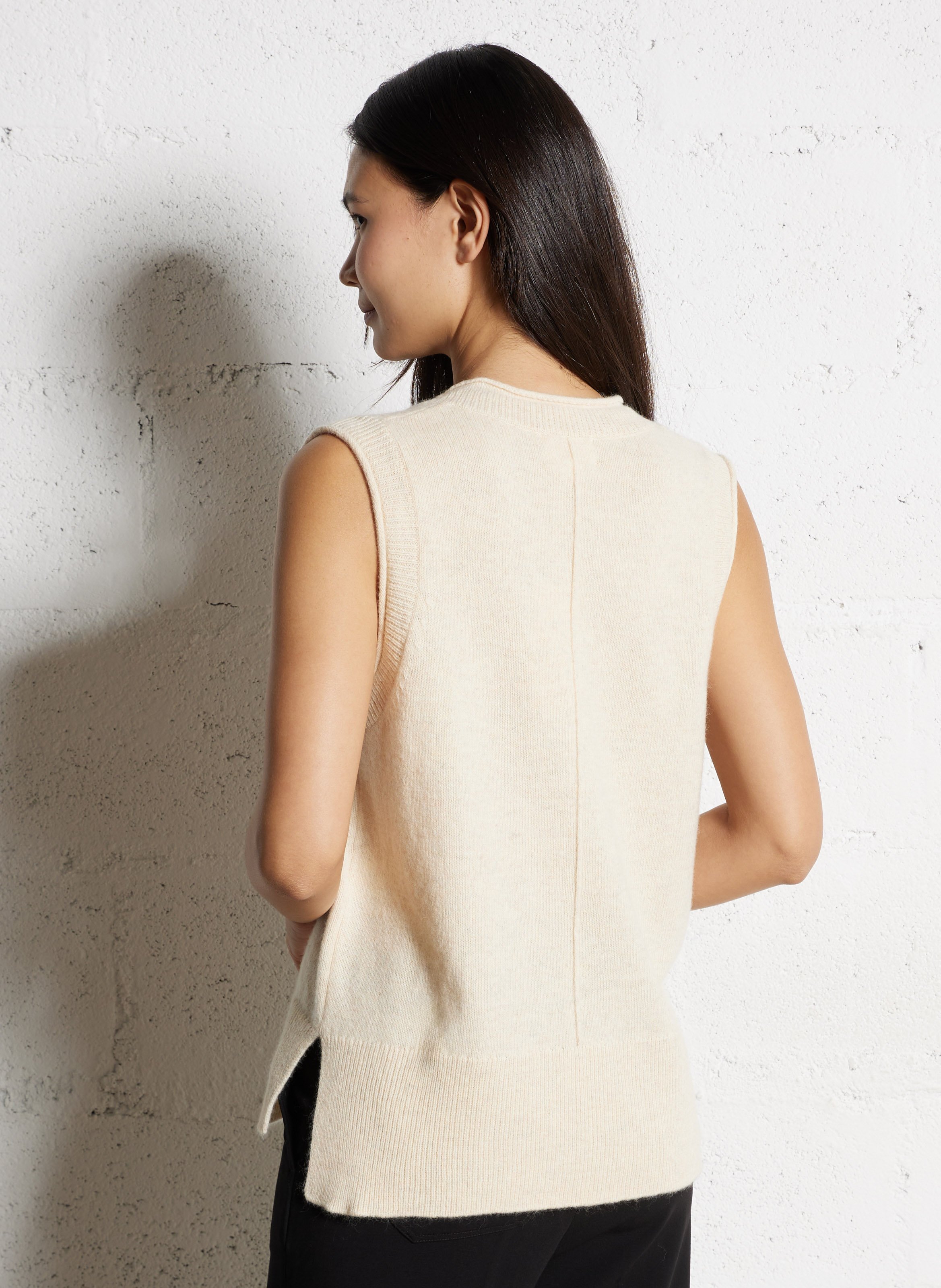 Pull col V sans manches uni en laine MAISON 123 Beige