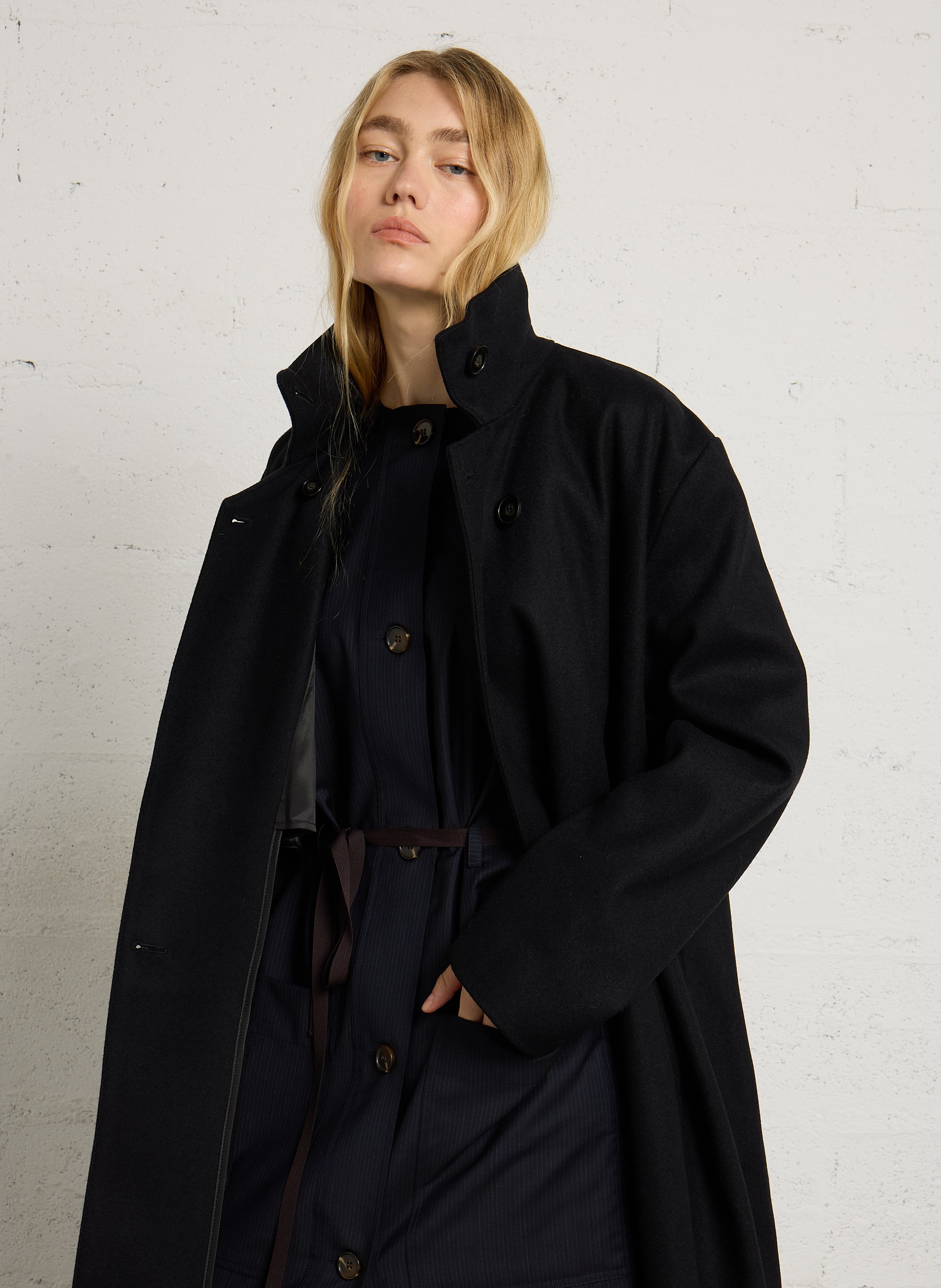 Manteau long et ample en laine recyclée mélangée SOEUR Noir
