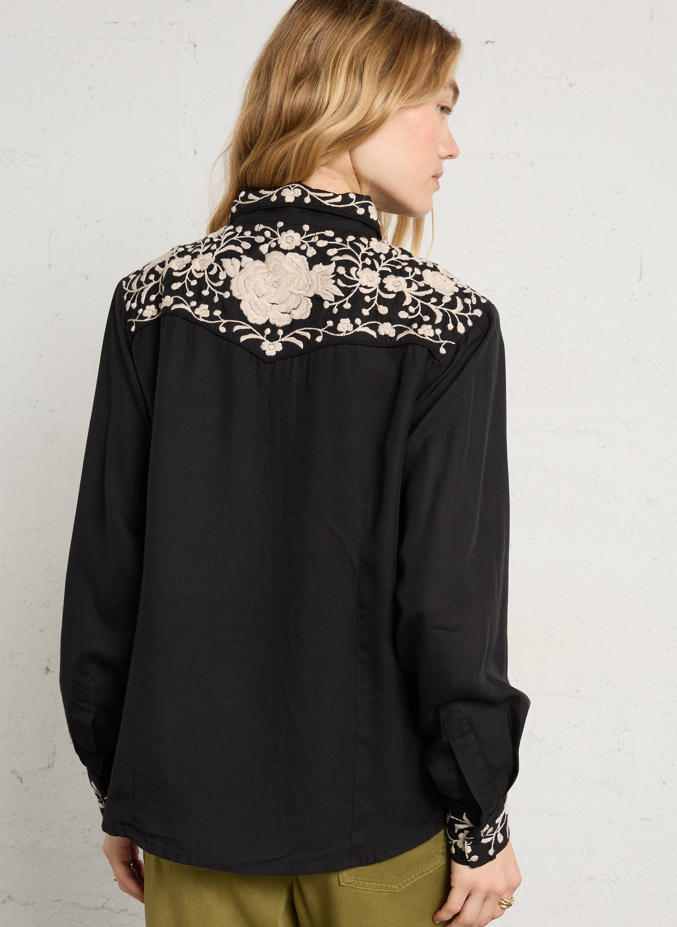 Gerade Hemdbluse mit Stickereien MAISON HOTEL Schwarz