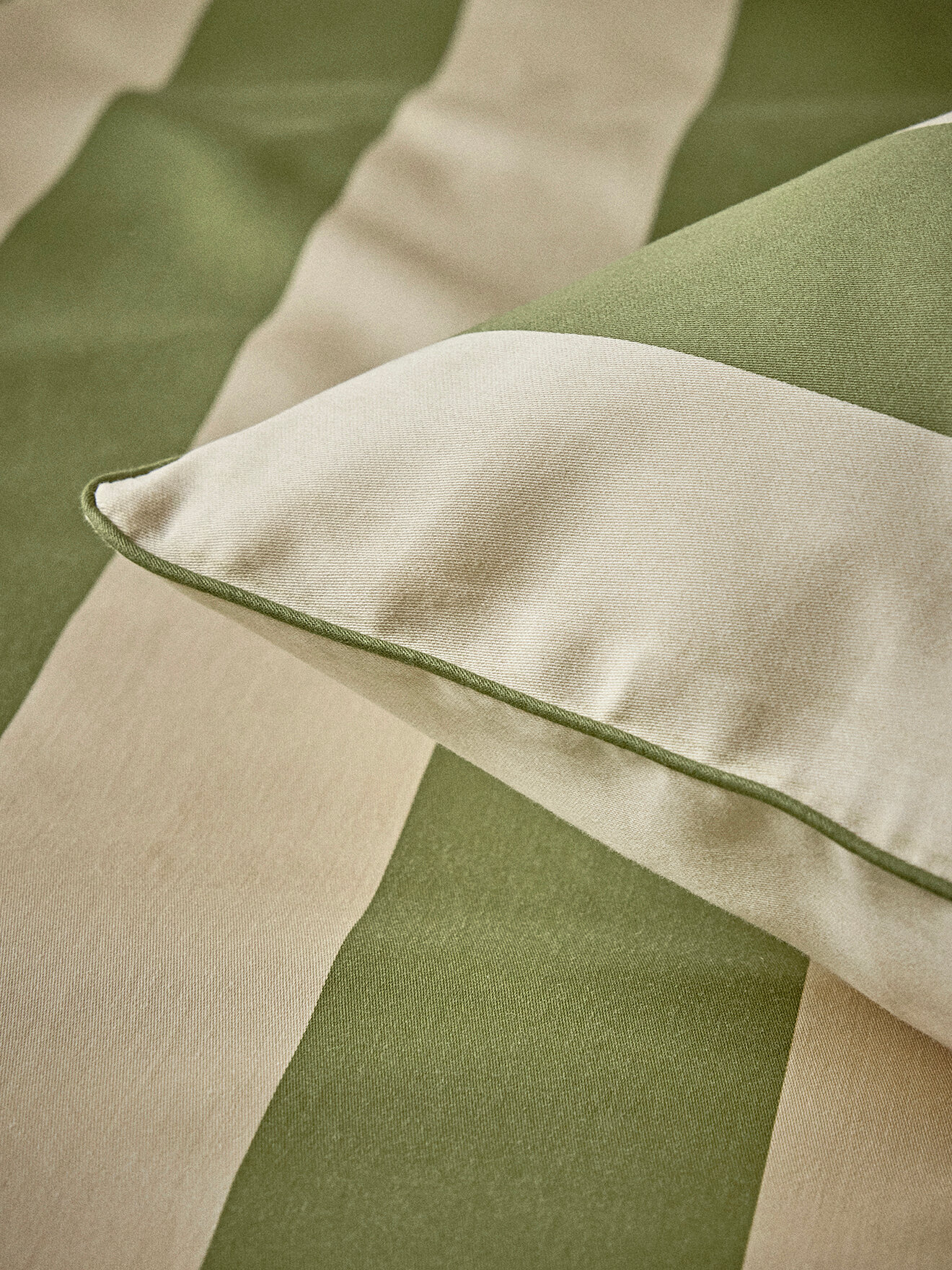 Cotton Satin Pillowcase "Anouk" CYRILLUS Green