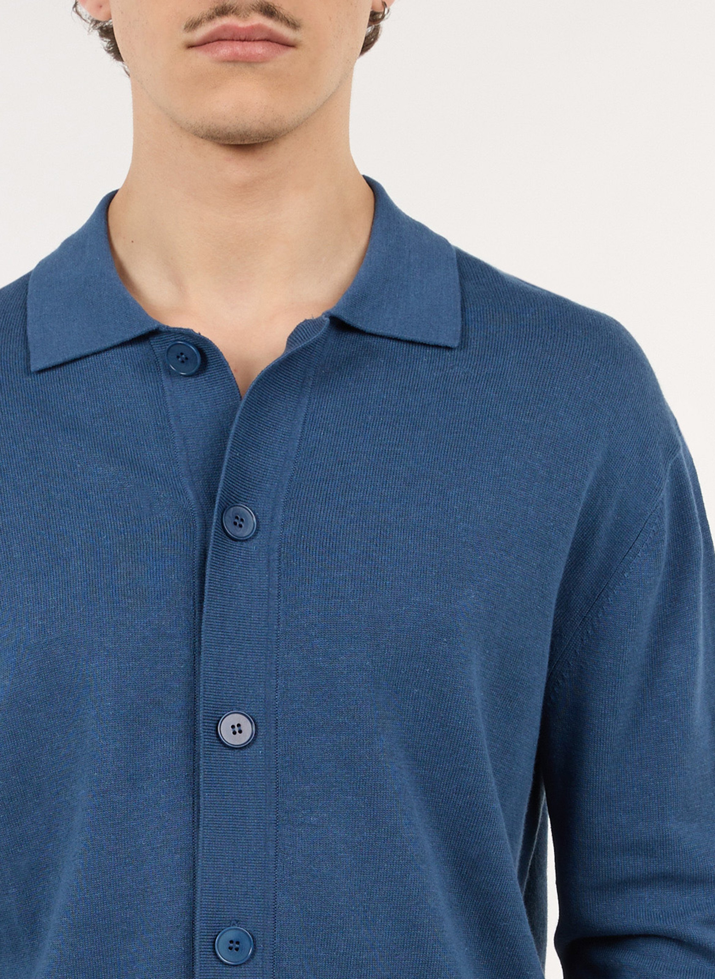 Gerade geschnittener Cardigan mit klassischem Kragen aus Baumwoll-Leinen-Mischgewebe SAISON 1865 Blau