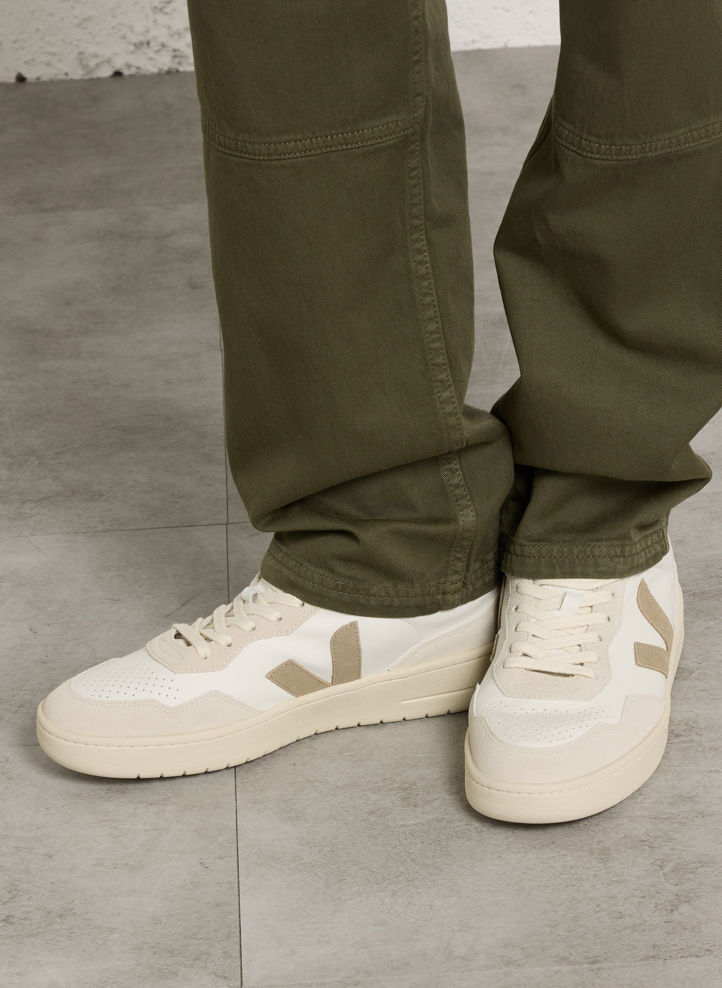 Lage, leren sneakers VEJA Beige