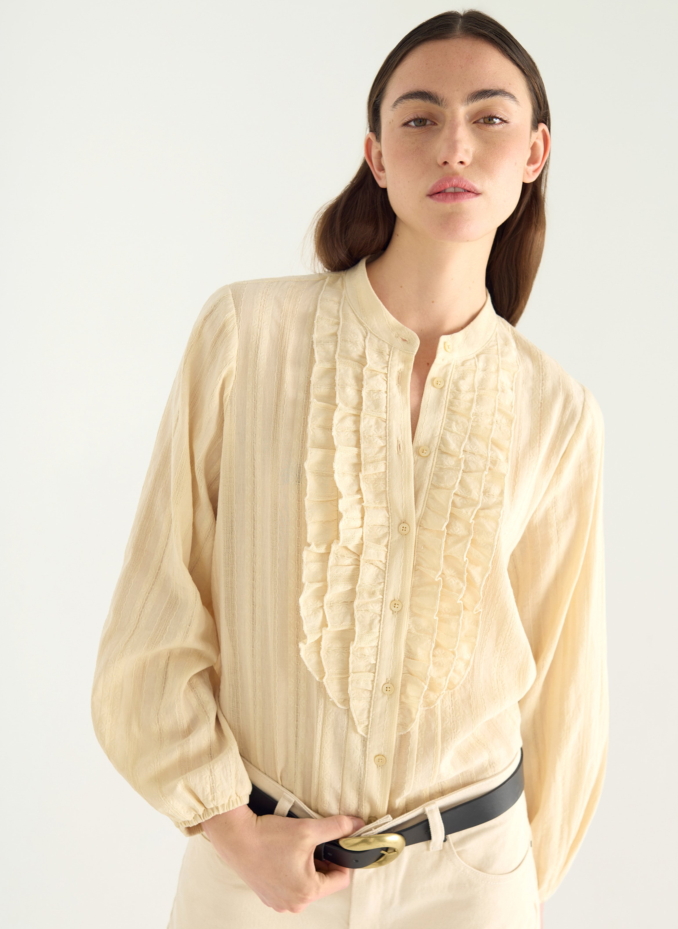 Straight shirt with ruffled bib ACOTE White