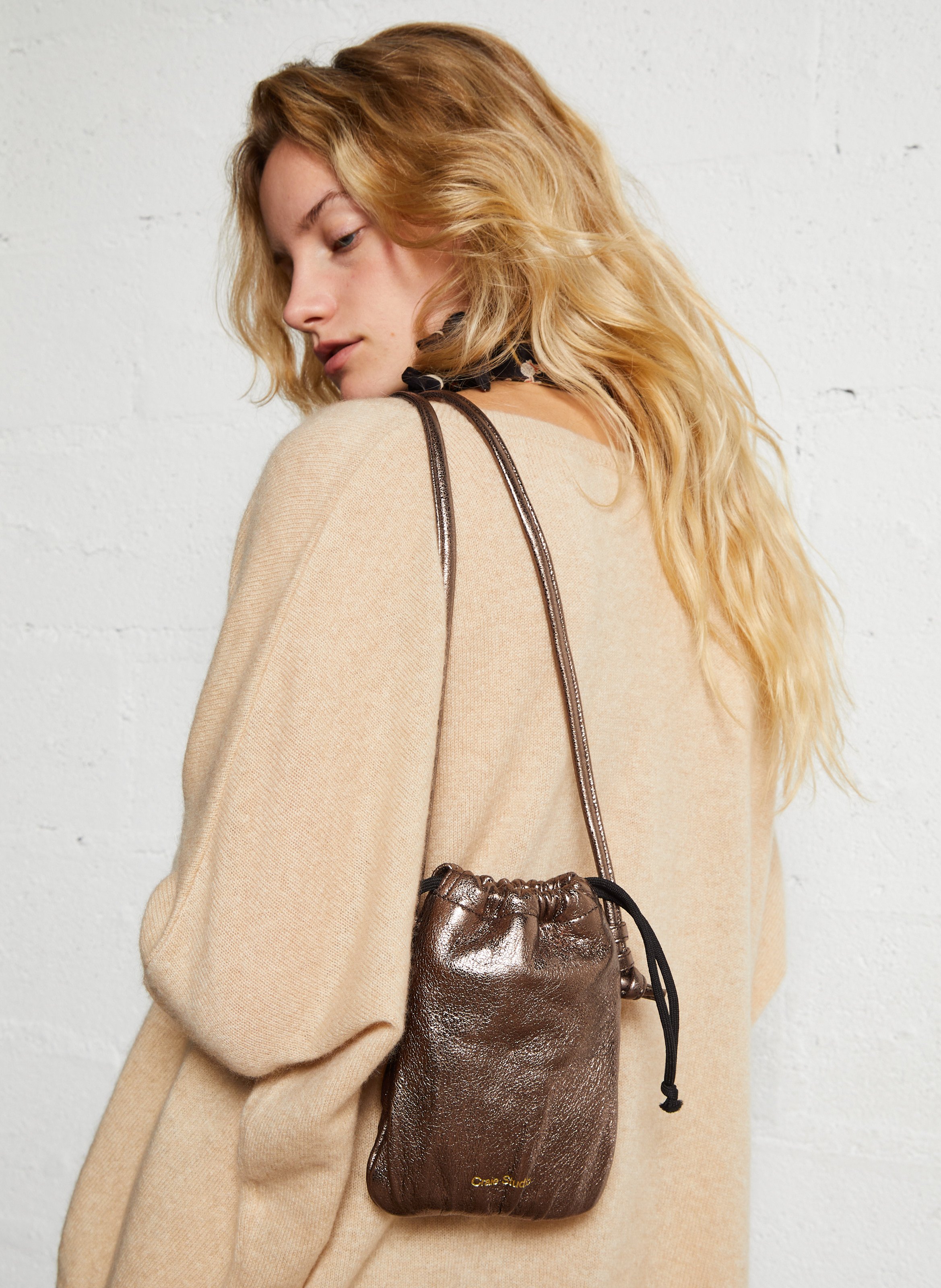 Sac bourse en cuir craquelé CRAIE STUDIO Doré