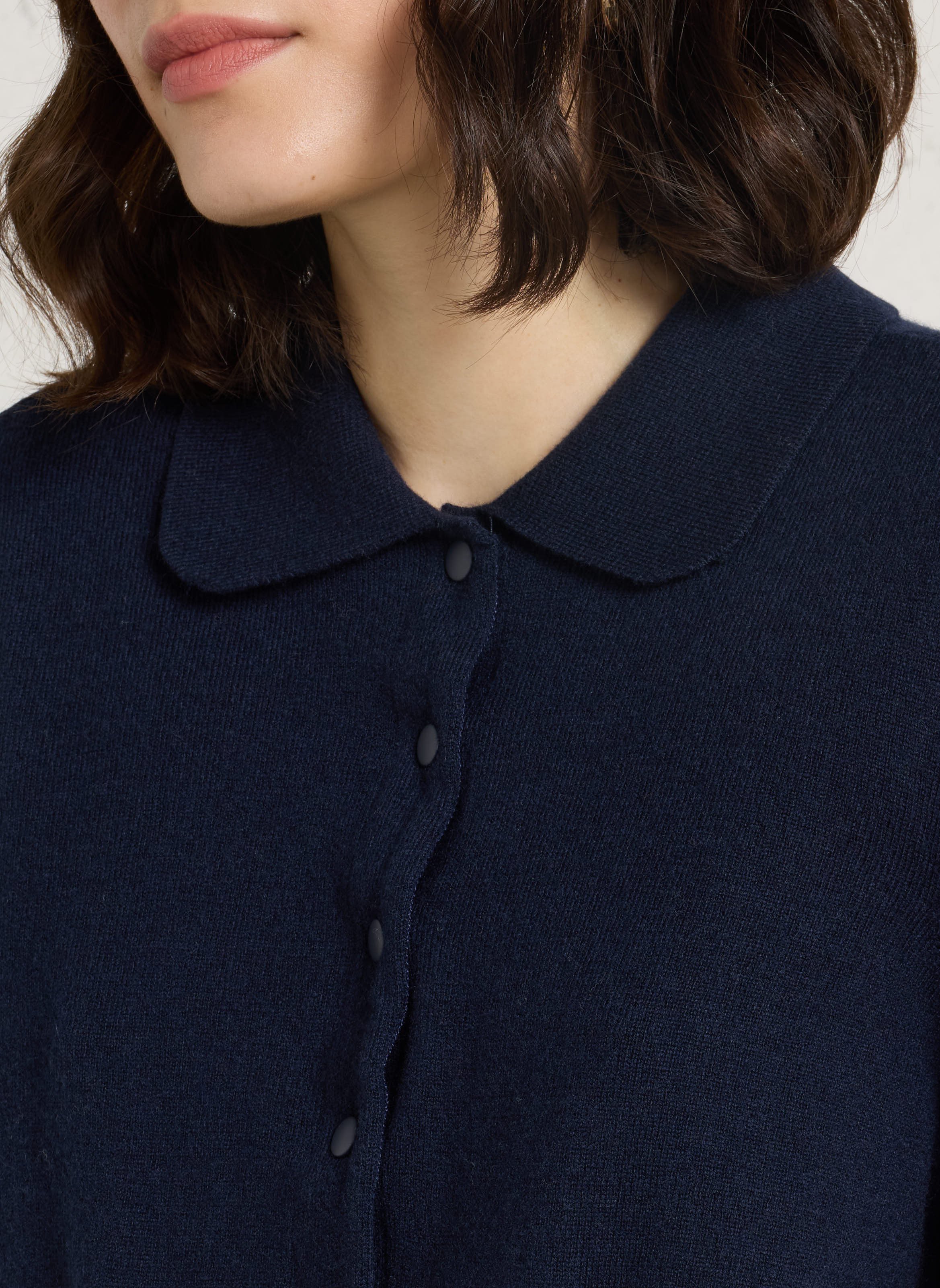 Gerade geschnittene Strickjacke mit klassischem Kragen aus Wolle BERENICE Blau