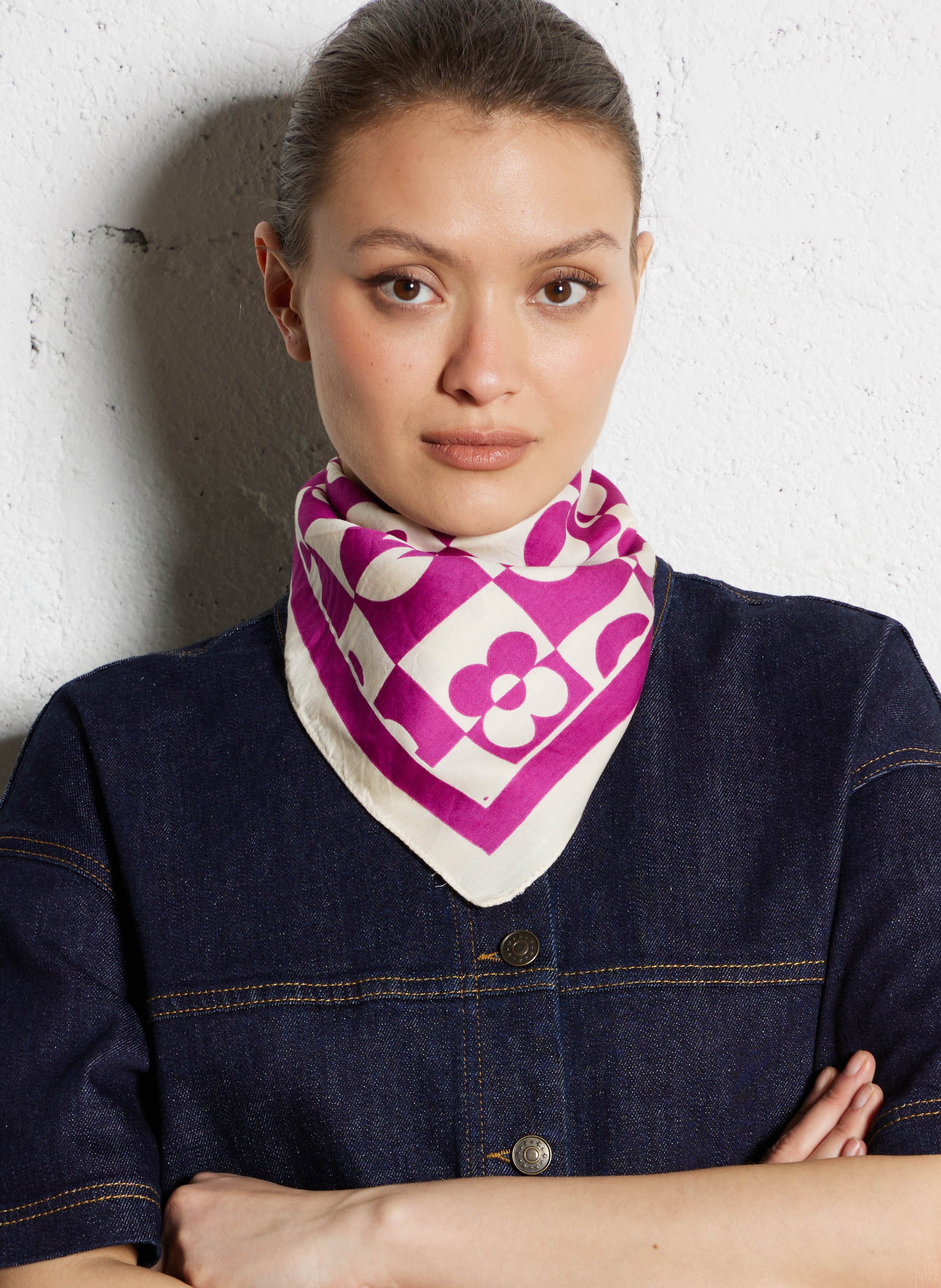 - 86 x 182 cm. APACHES COLLECTIONS Pink