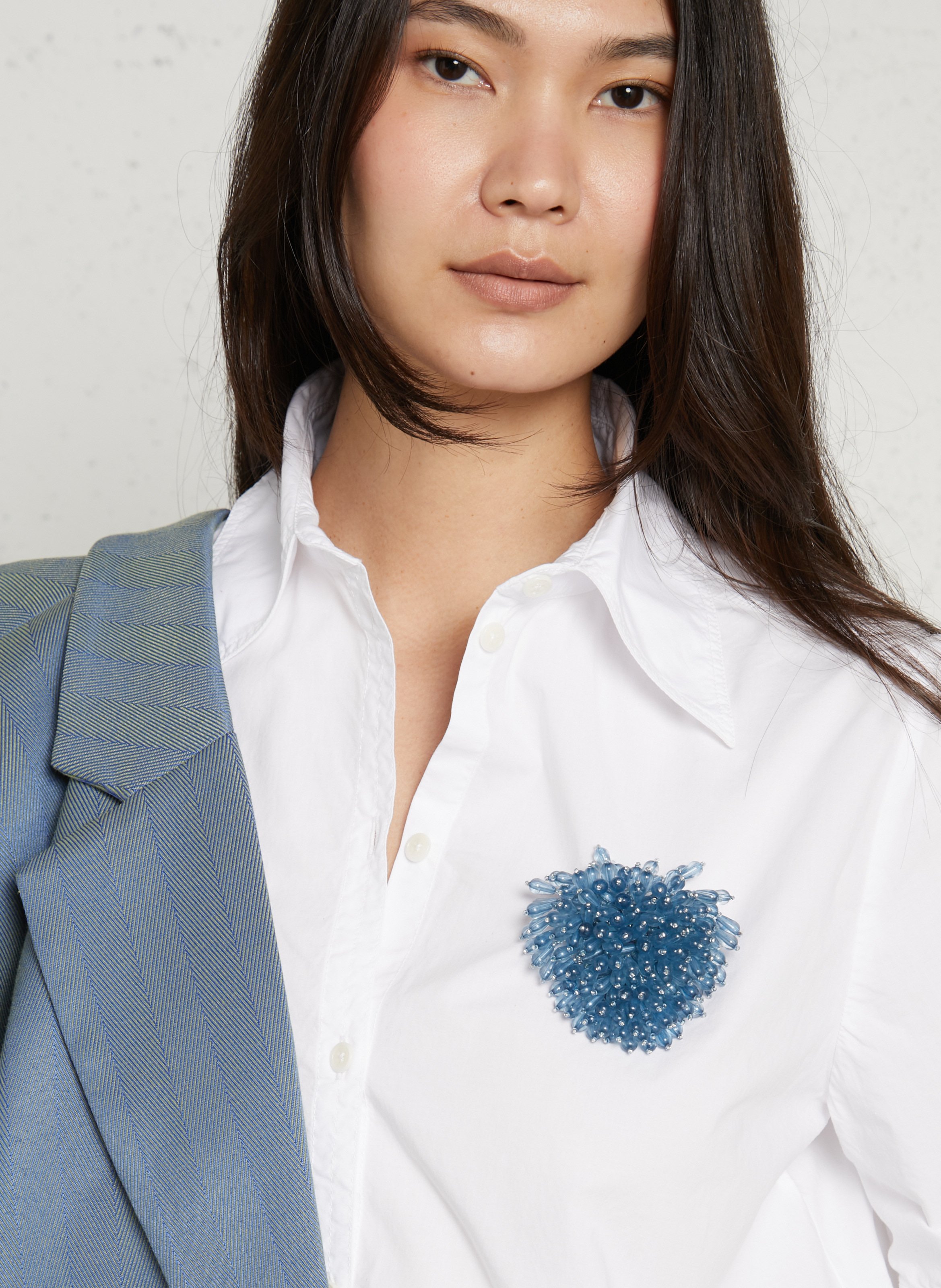 Perlenklee-Brosche mit Quasten-Effekt FEEKA Blau