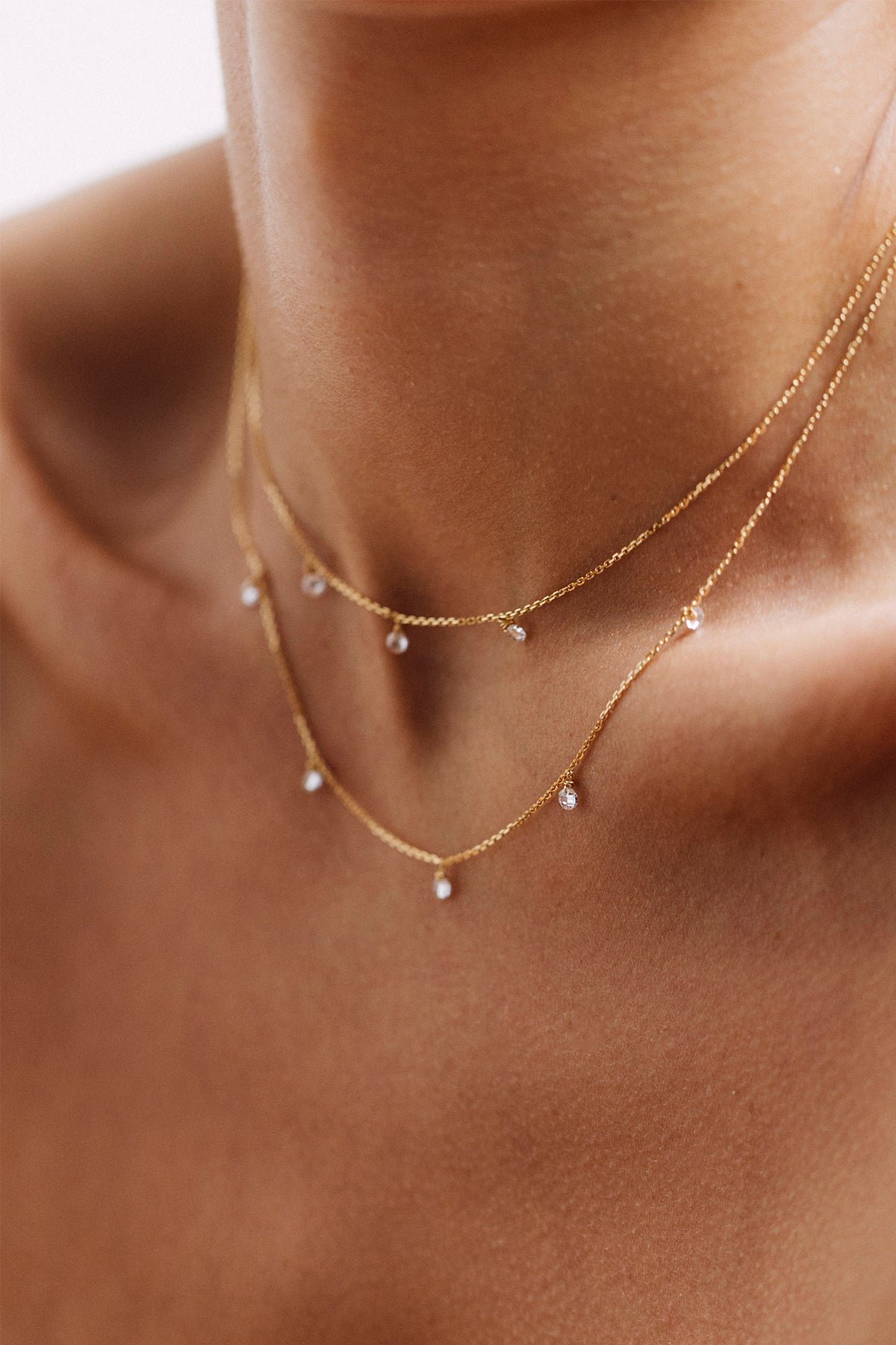 Long pendant necklace Sofia in 18k gold with white diamond. YAY White