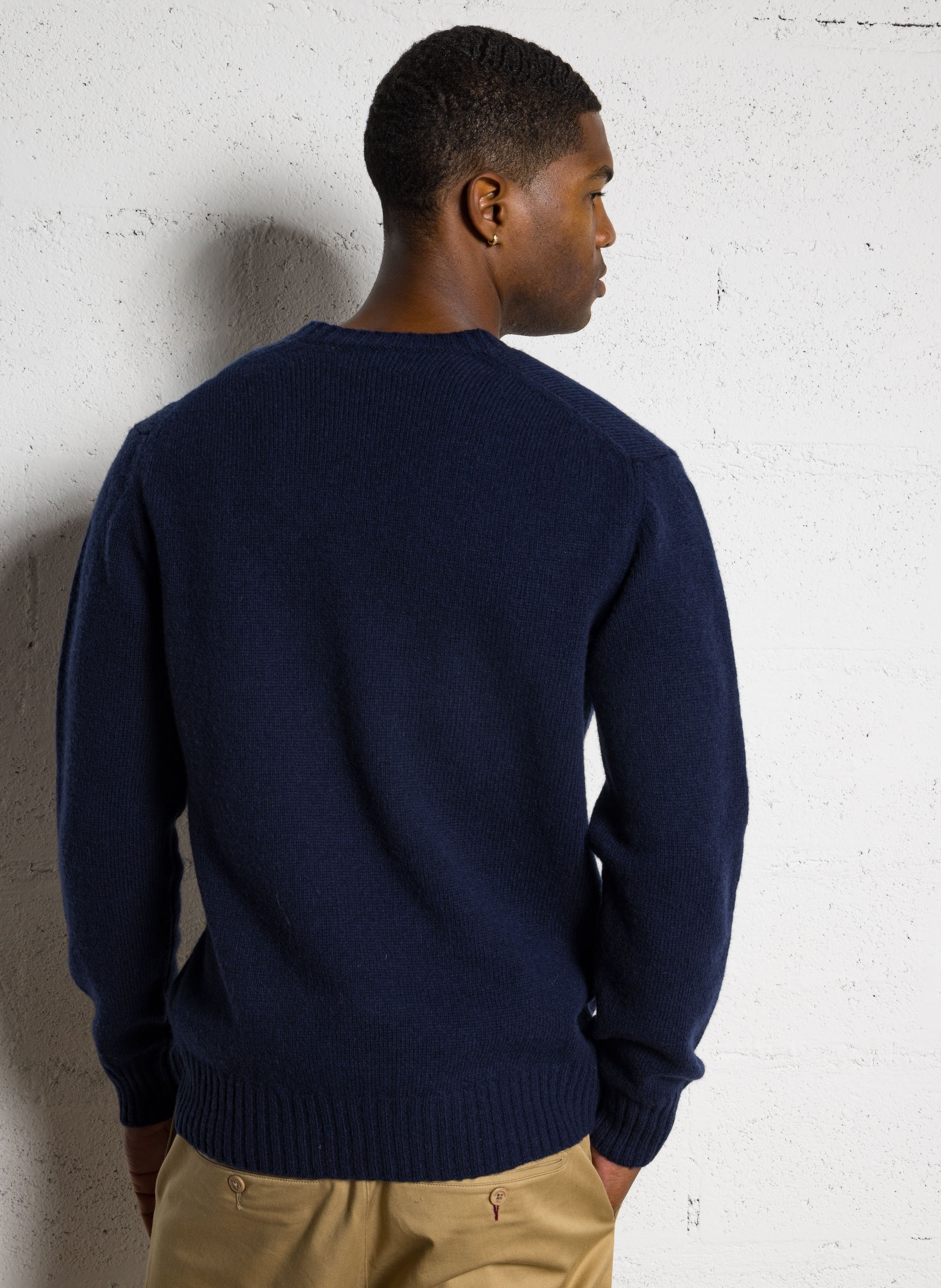 Pull droit col V en laine HARTFORD Bleu