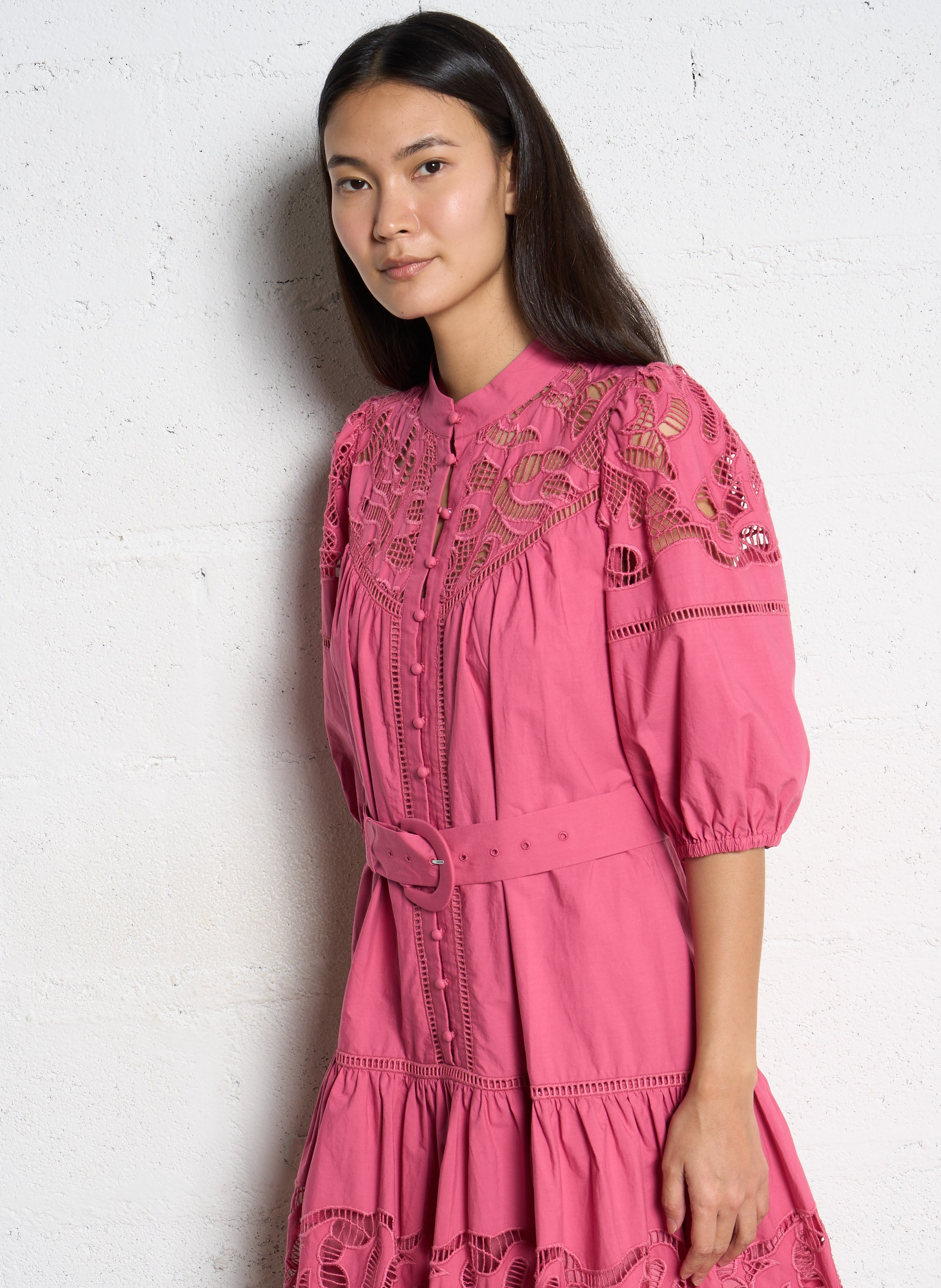 Robe courte ceinturée à dentelle SUNCOO Rose