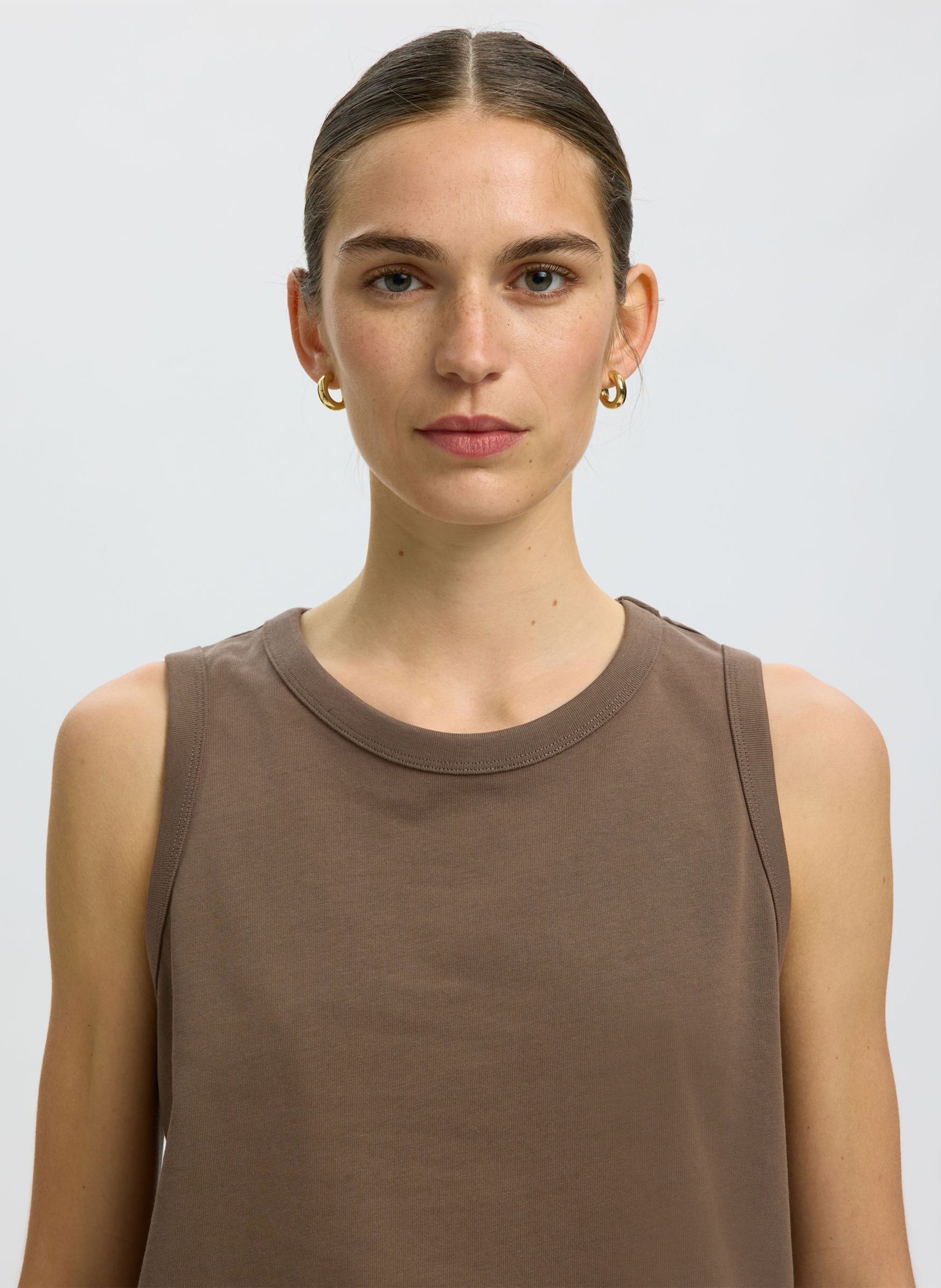 Straight round neck tank top in organic cotton SELECTED Brown