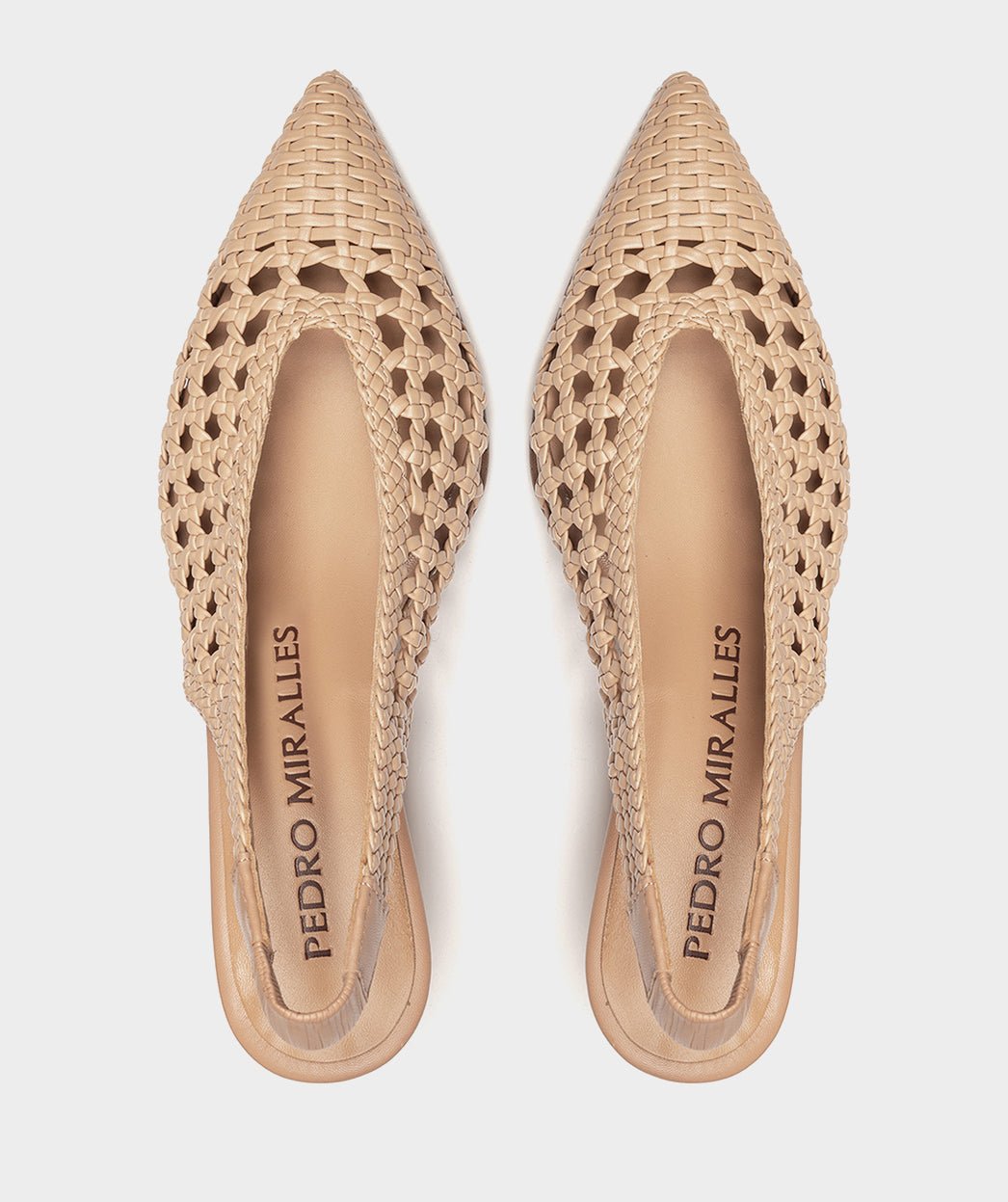 <p>Low-heeled pointed-toe pumps, in brown color.</p> PEDRO MIRALLES Brown