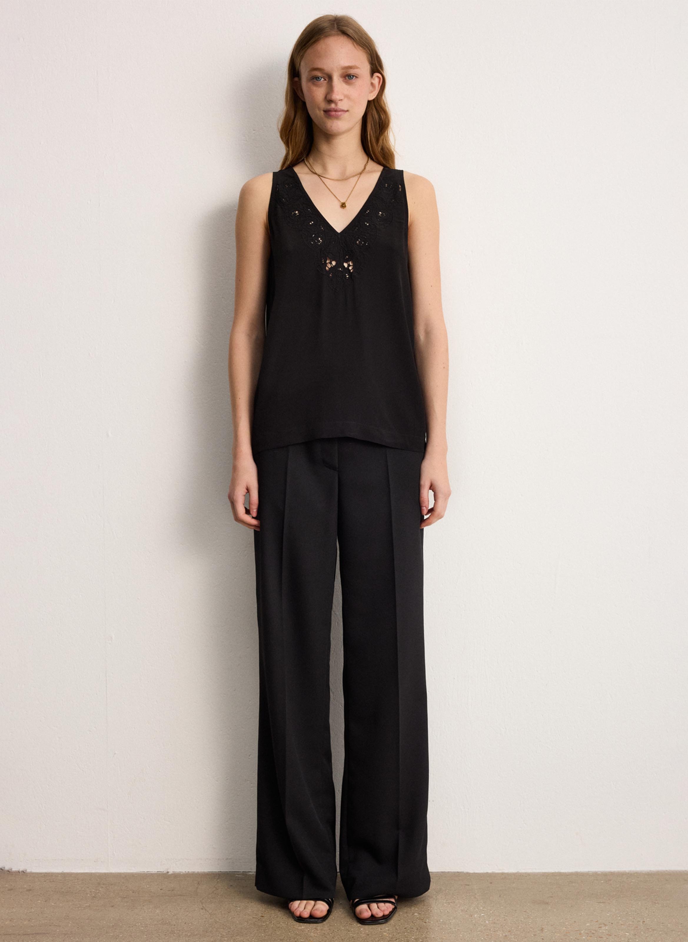 Débardeur col V à broderies PABLO Noir