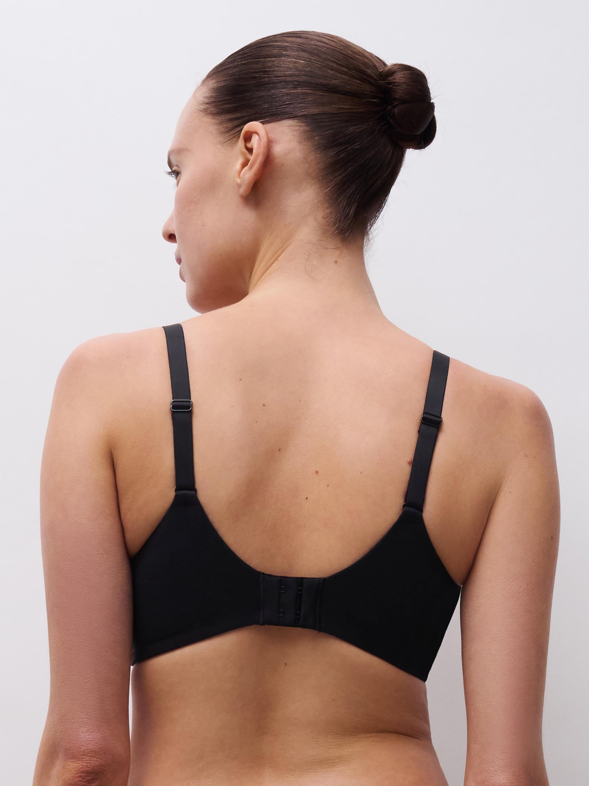 Memory foam very supportive bra with lace detailing CHANTELLE Black