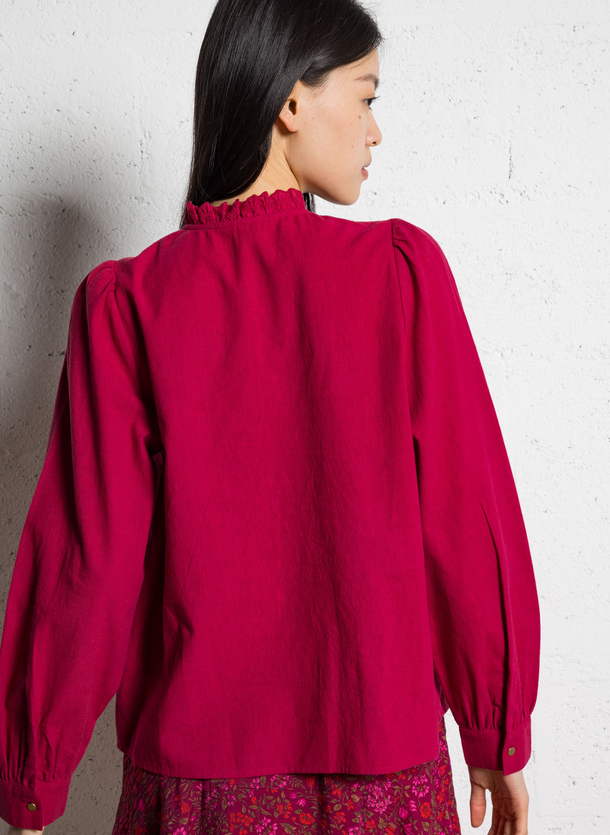 Loose-fitting high-neck cotton blouse I CODE Pink