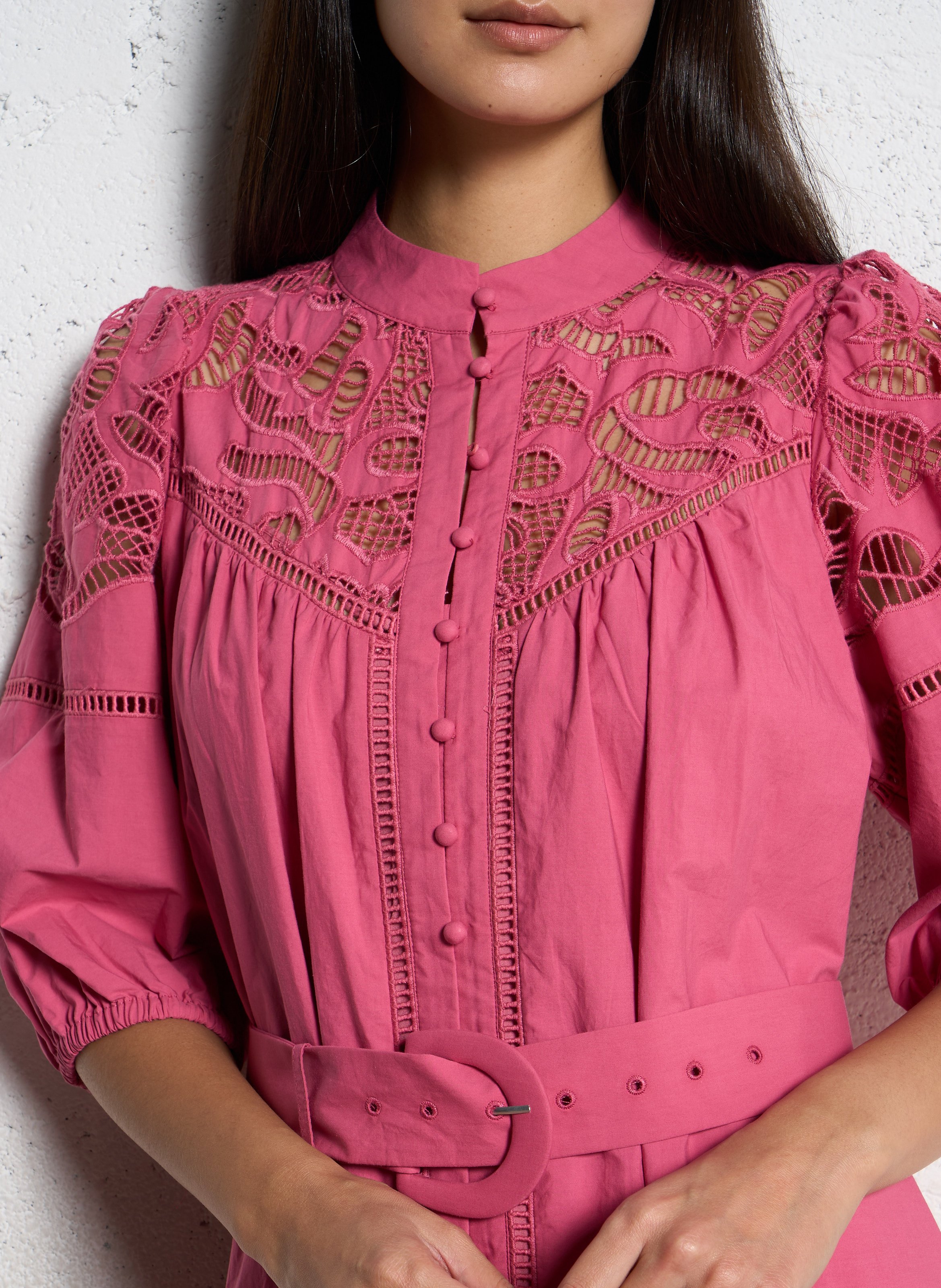 Robe courte ceinturée à dentelle SUNCOO Rose