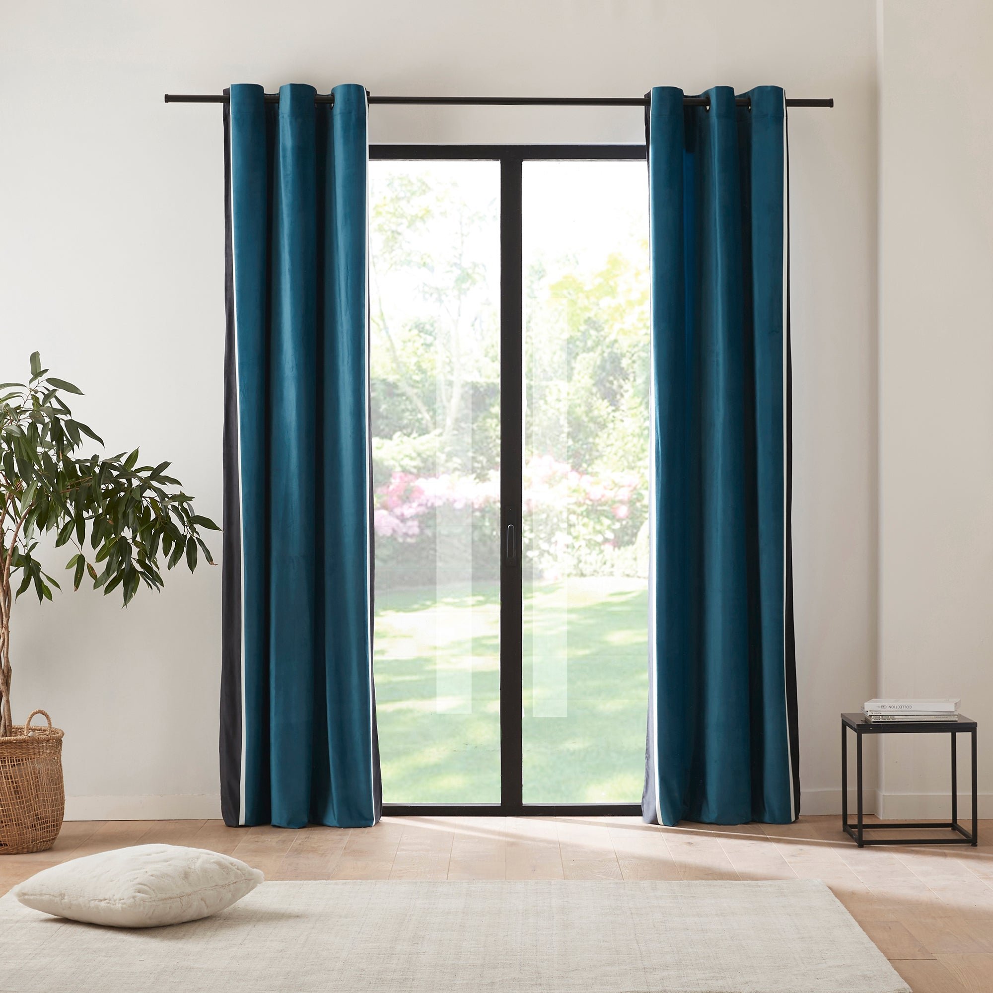 VASCO - Curtain with black eyelets MADURA Blue