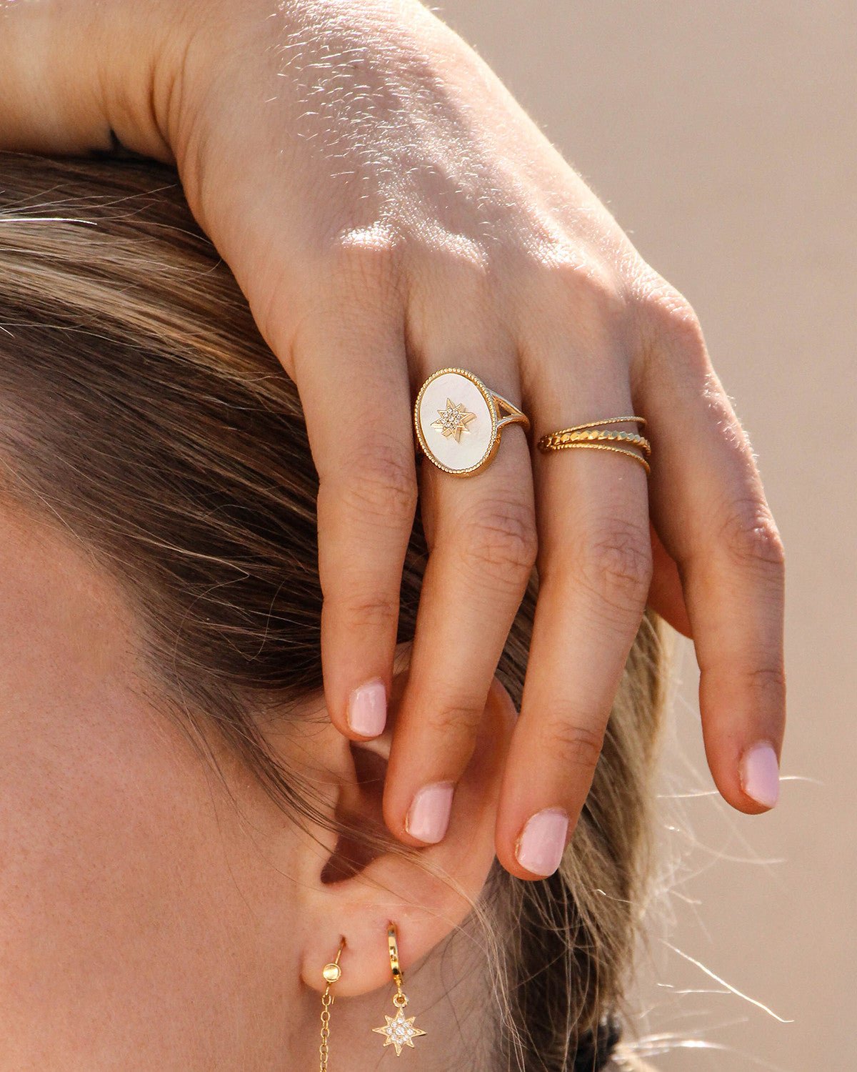 Ring (star) NILAI White