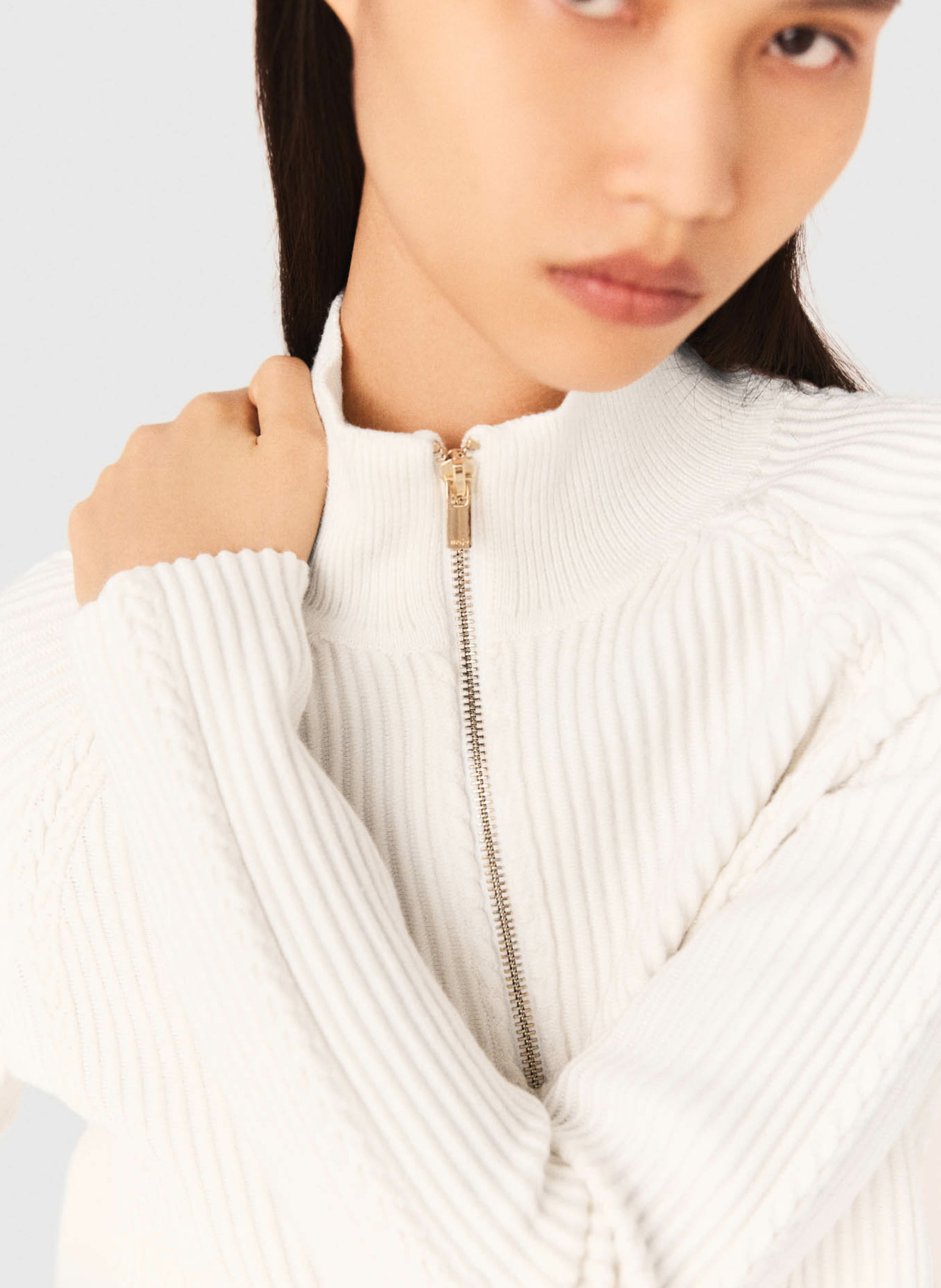 Rechte, gebreide trui met opstaande kraag MAJE Beige