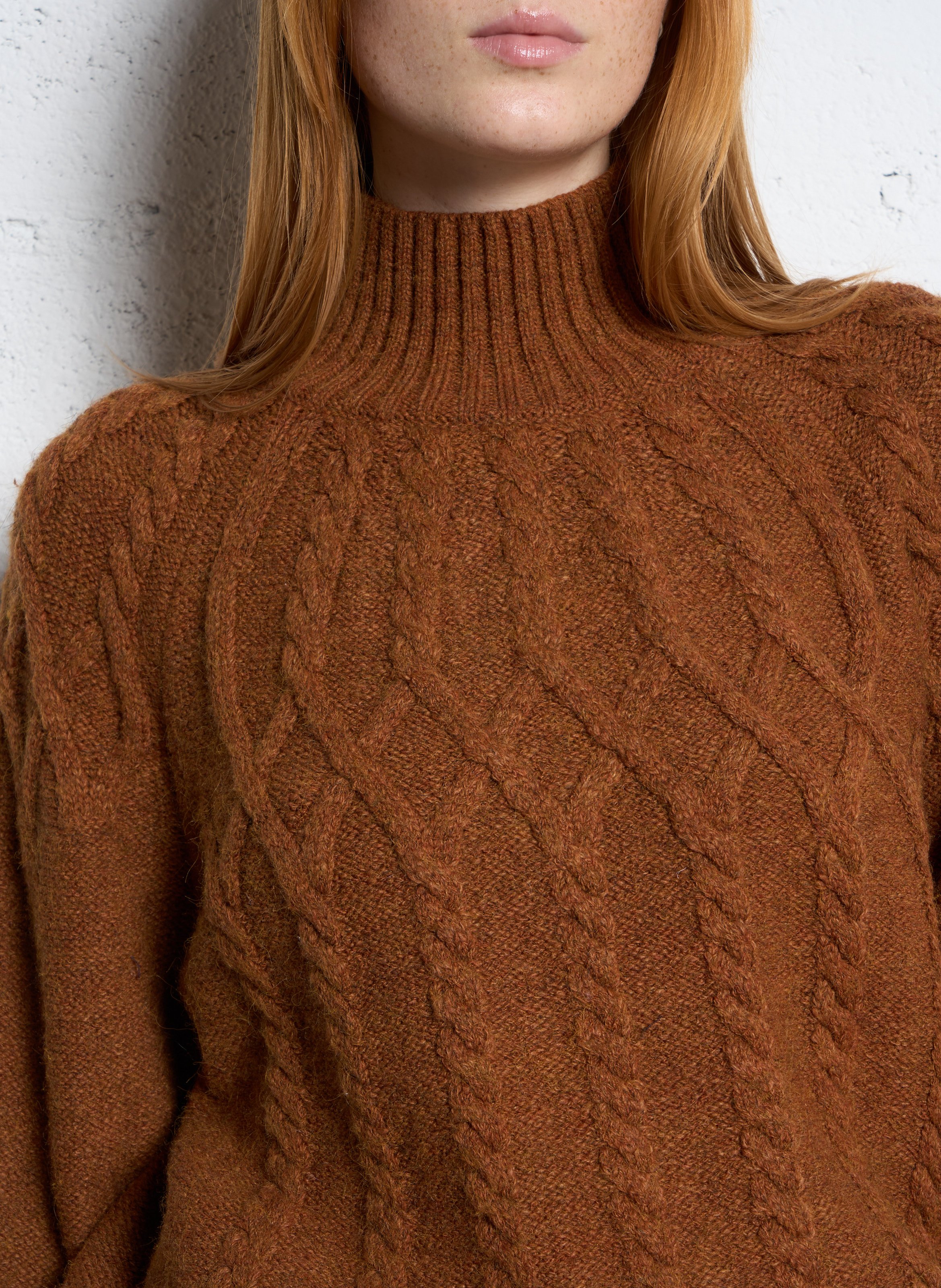 Maglione oversize a collo alto I CODE Marrone