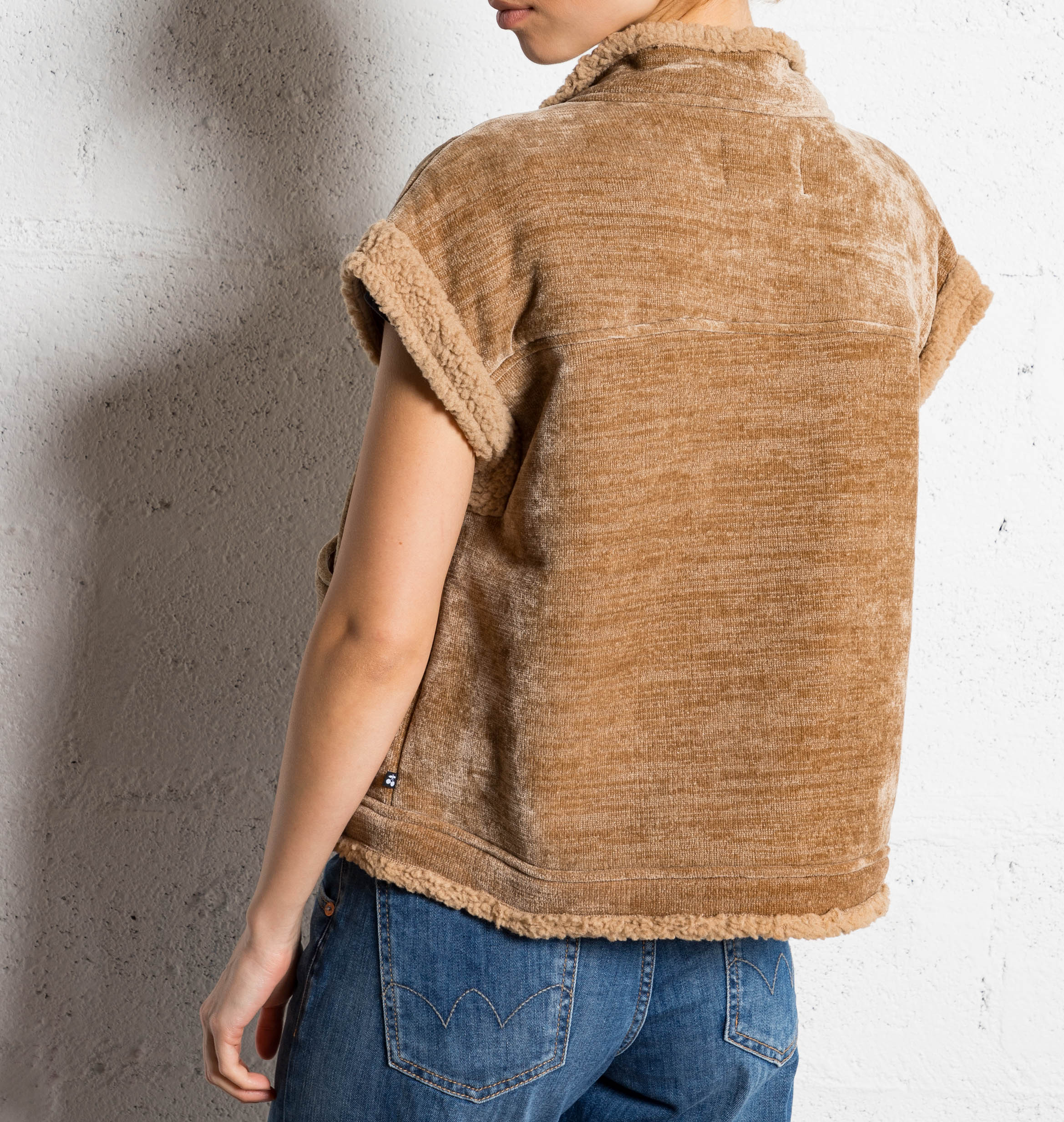 Sheepskin-effect sleeveless jacket LE TEMPS DES CERISES Beige