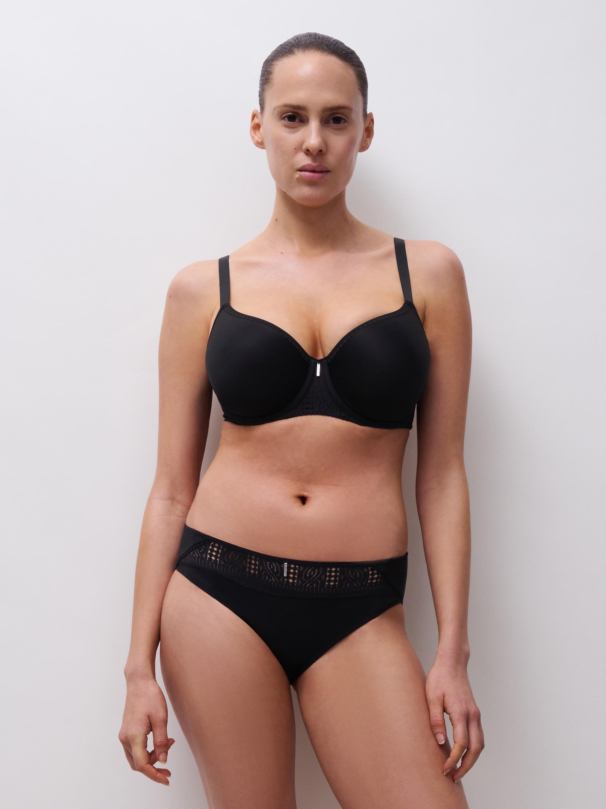 Memory foam very supportive bra with lace detailing CHANTELLE Black