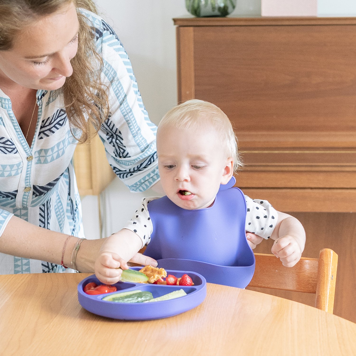 Silicone baby bib KINDSGUT Purple