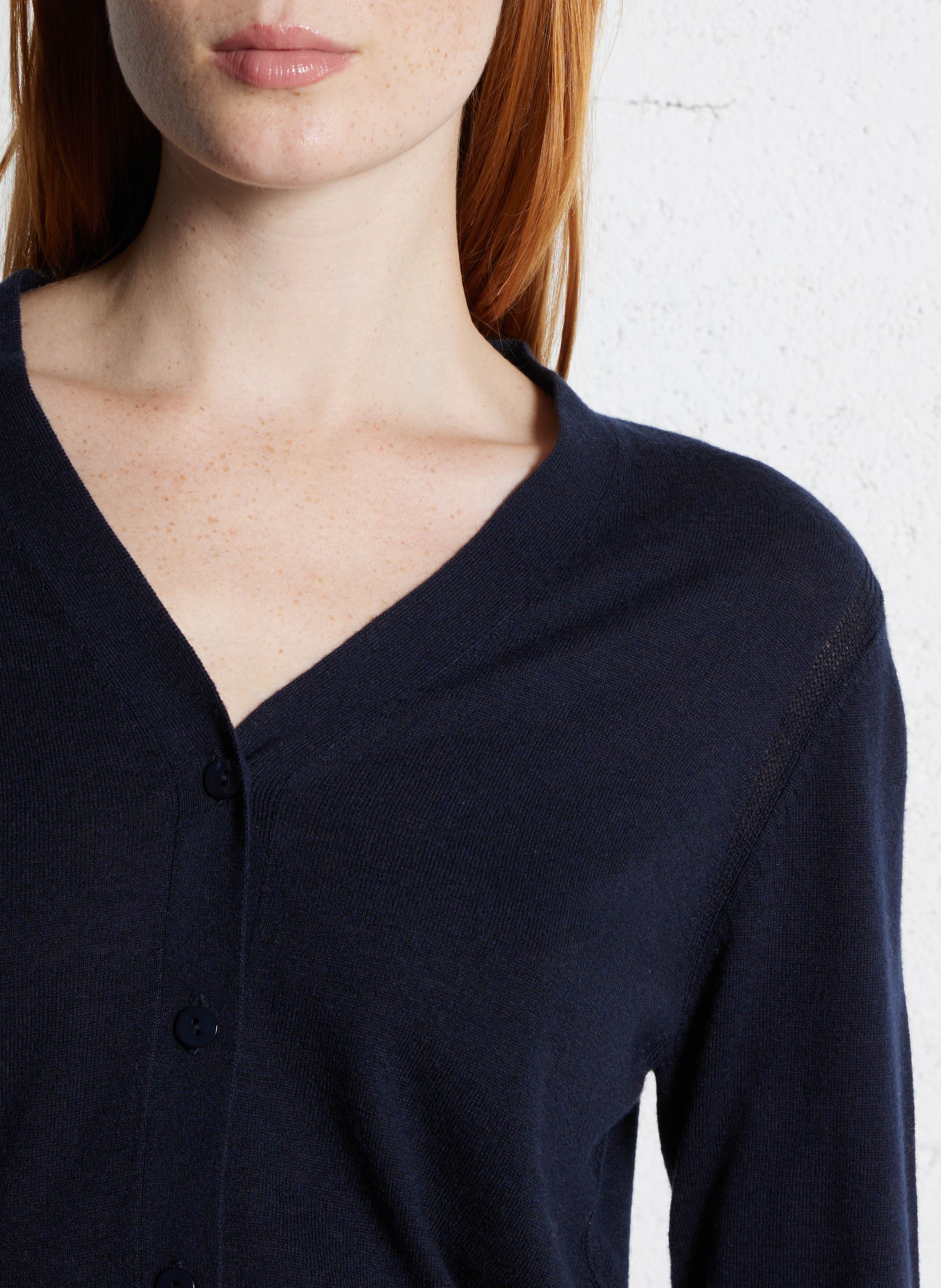 Gilet droit col V en laine mérinos mélangée NICE THINGS Bleu