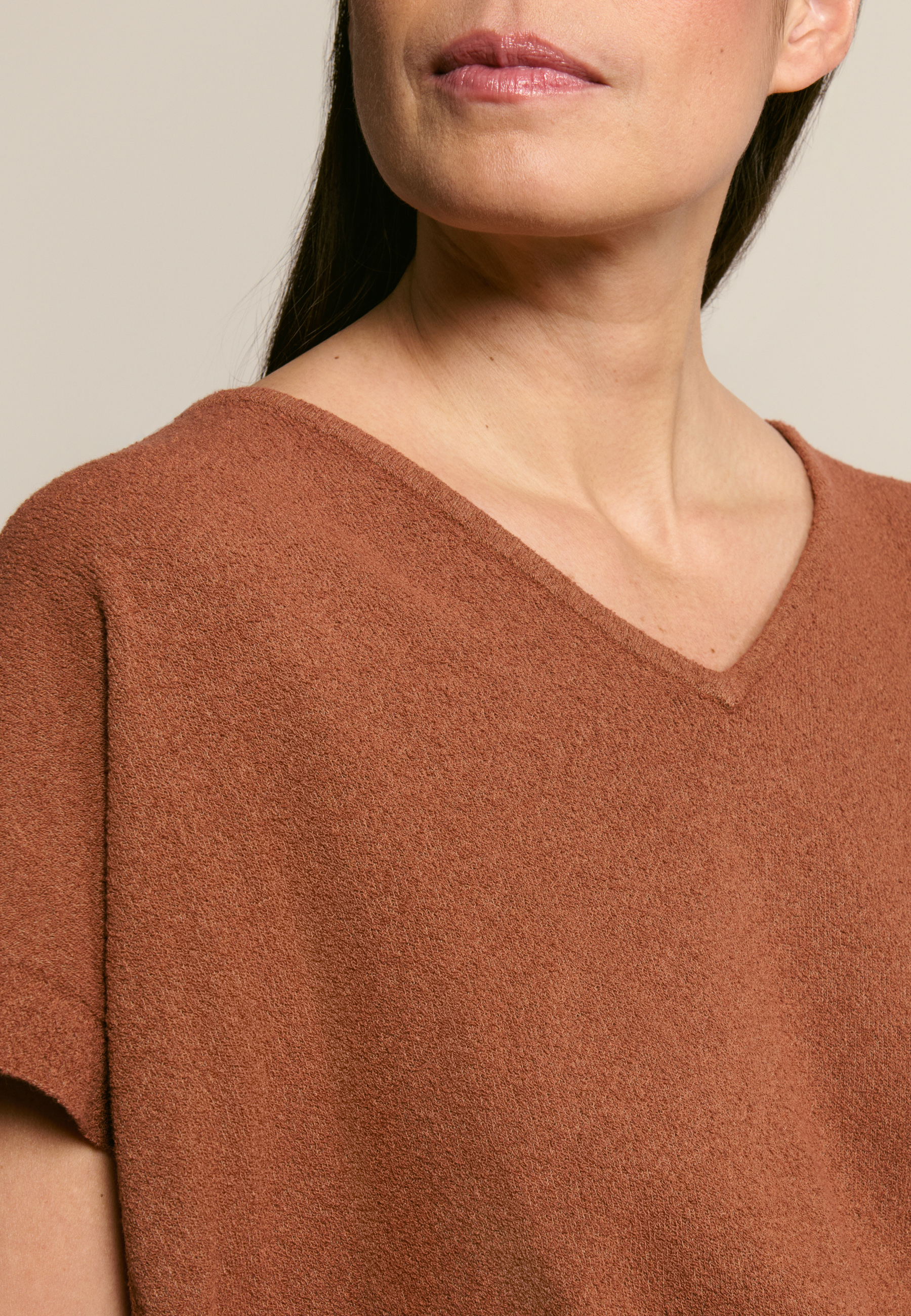 V-neck cotton t-shirt with bouclé texture MAISON MONTAGUT Brown