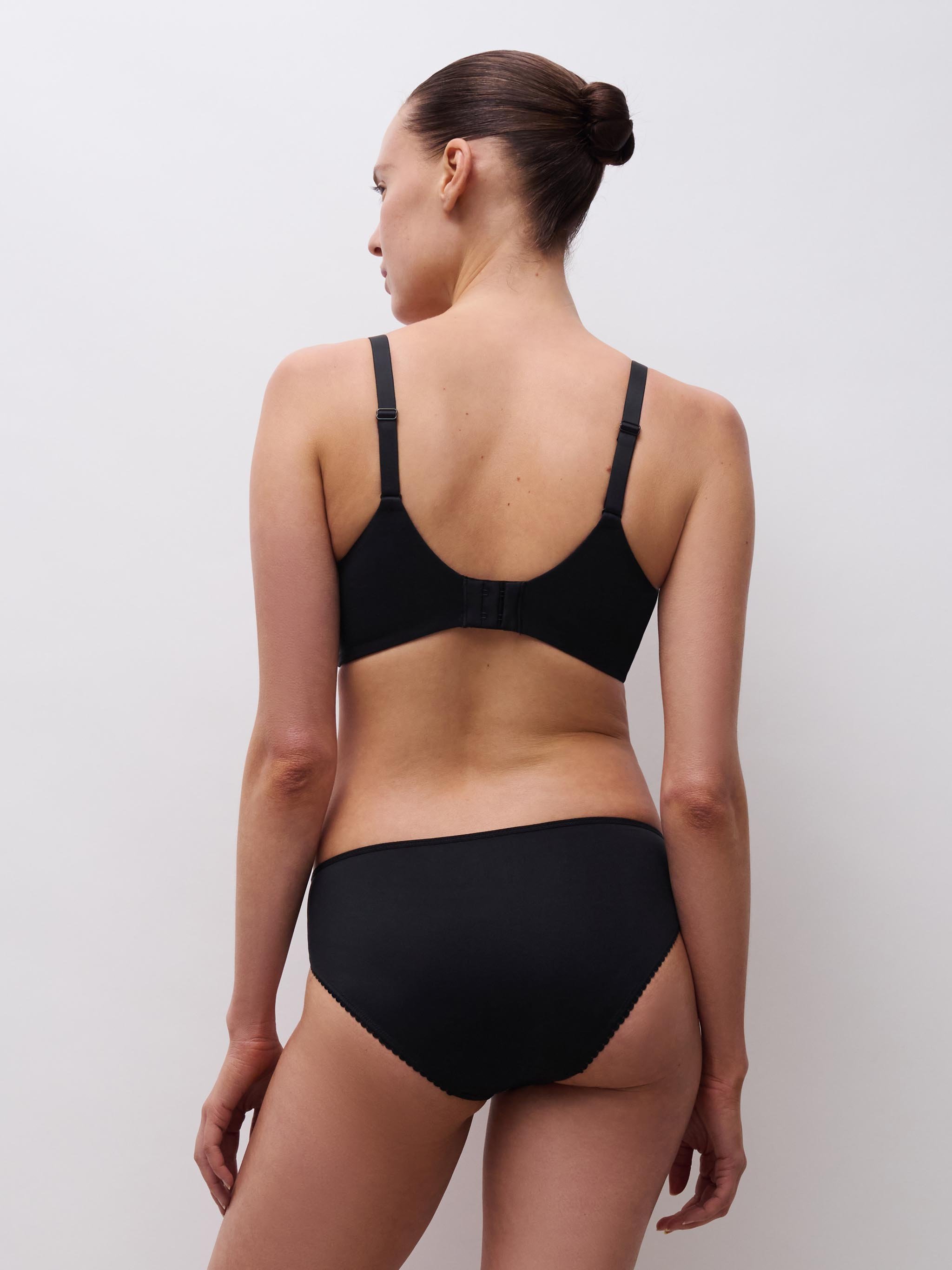 Memory foam very supportive bra with lace detailing CHANTELLE Black