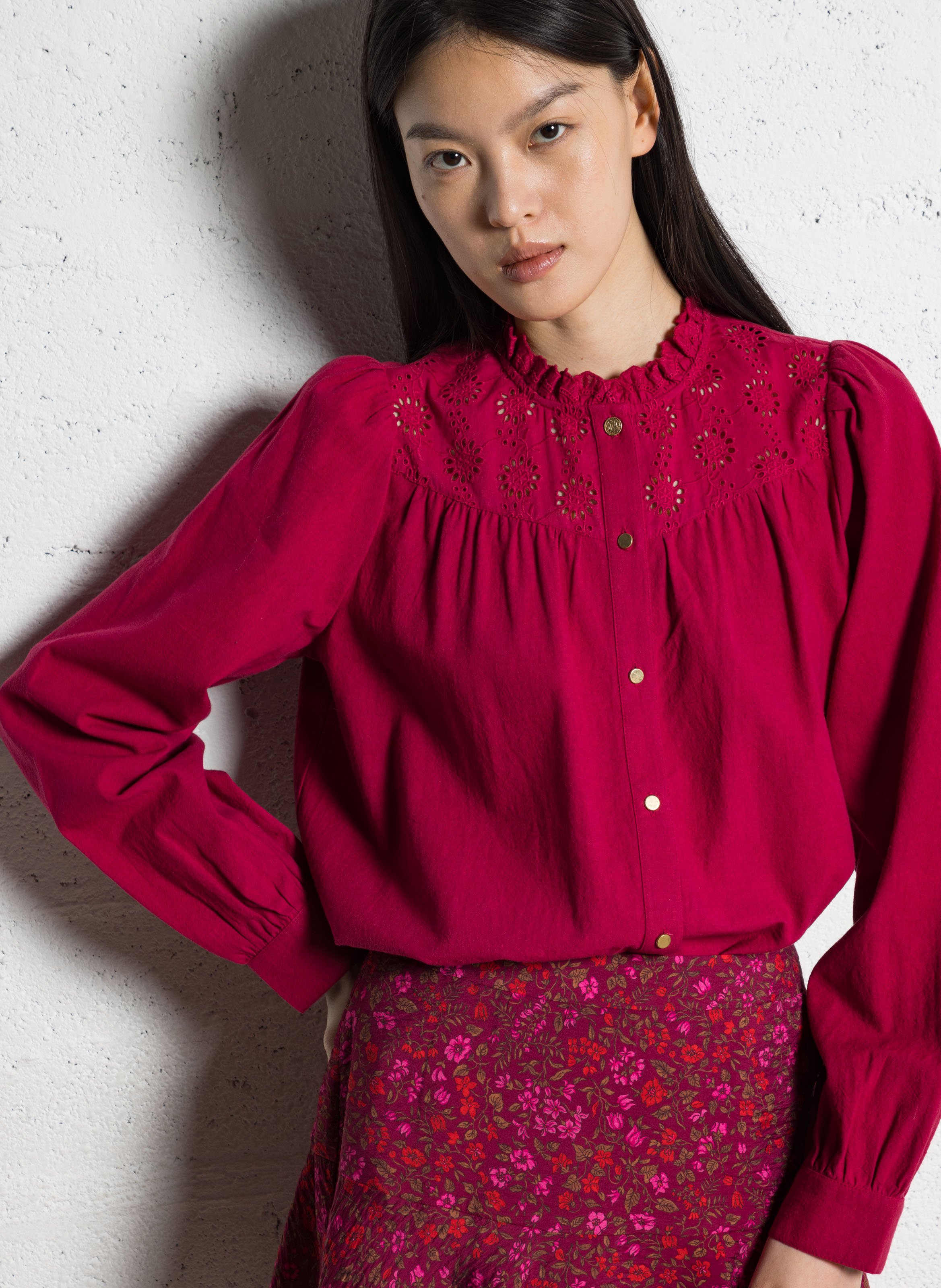 Loose-fitting high-neck cotton blouse I CODE Pink