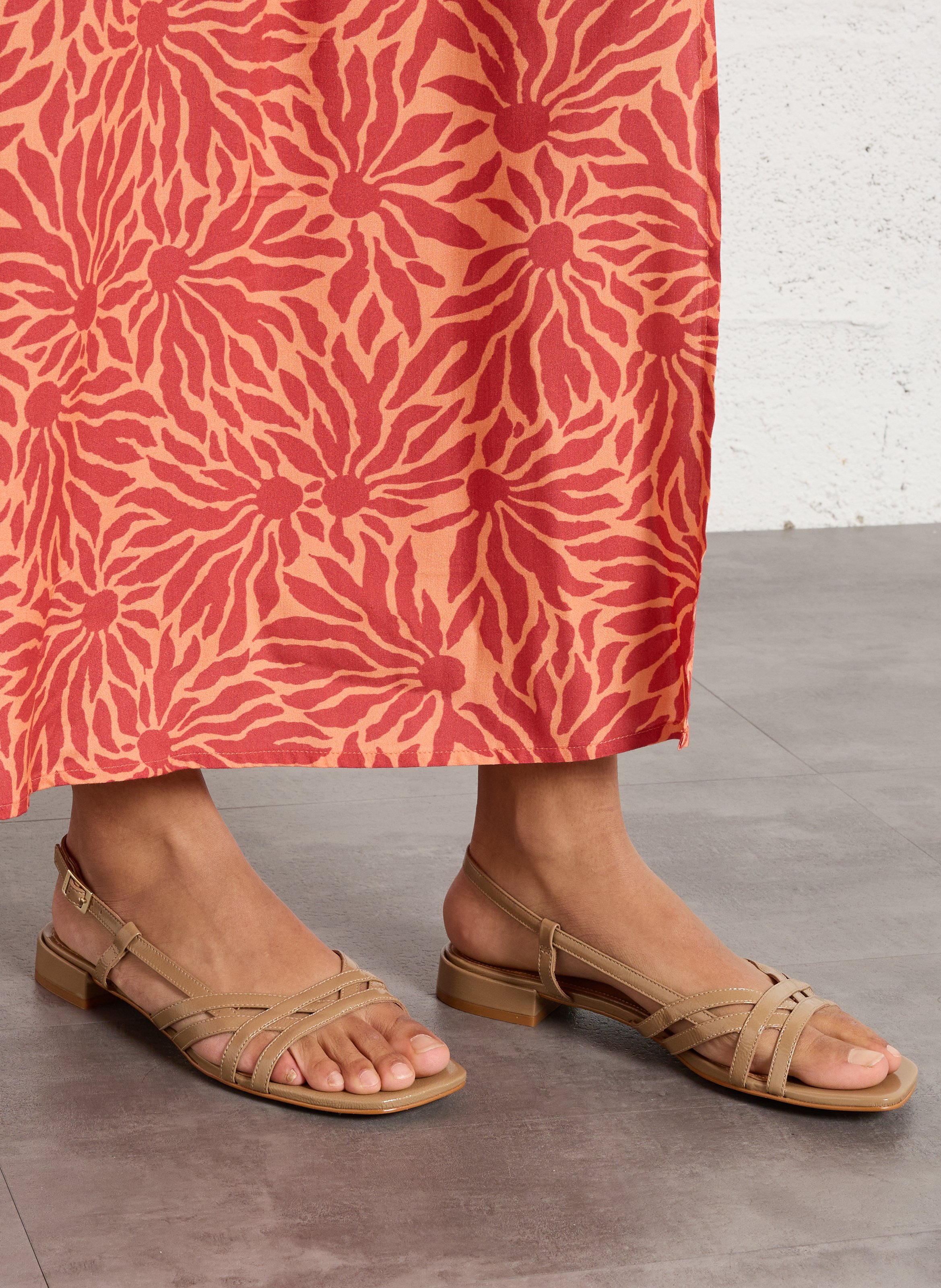 Sandales plates vernies en cuir JB MARTIN Beige