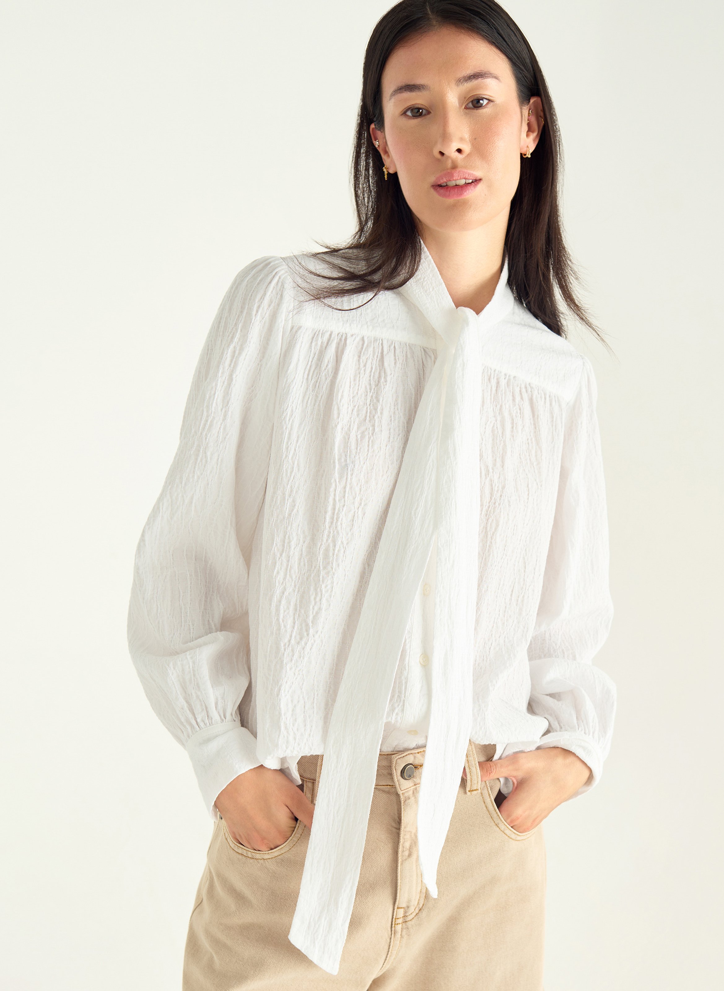 Crinkled Lavallière Collar Shirt ACOTE White