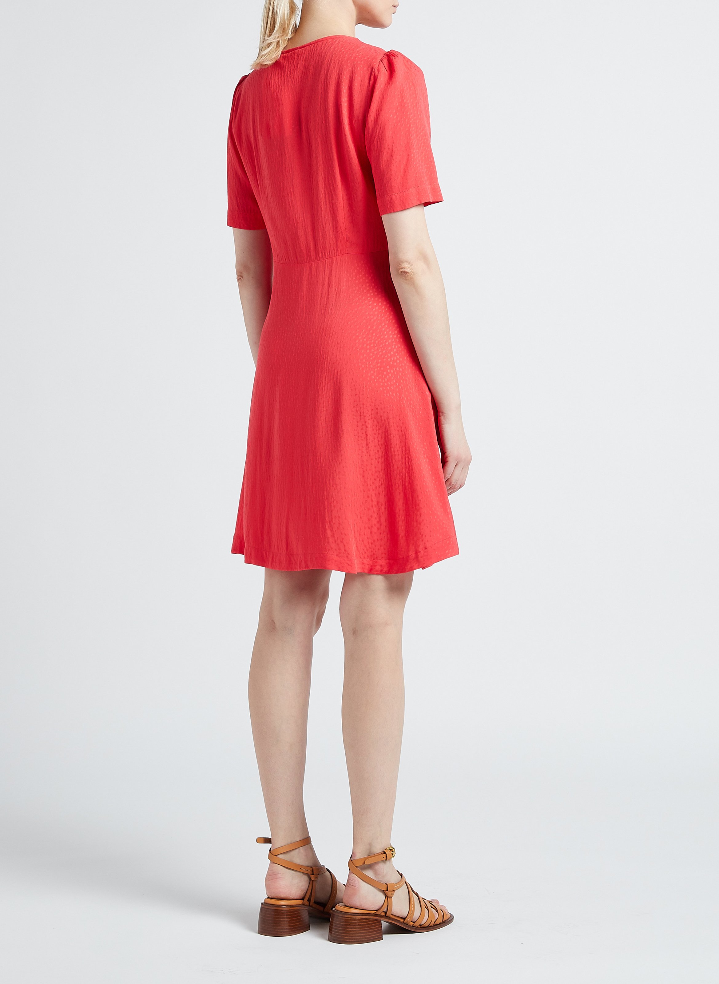 Tailliertes Kleid mit V-Ausschnitt YAS Rot