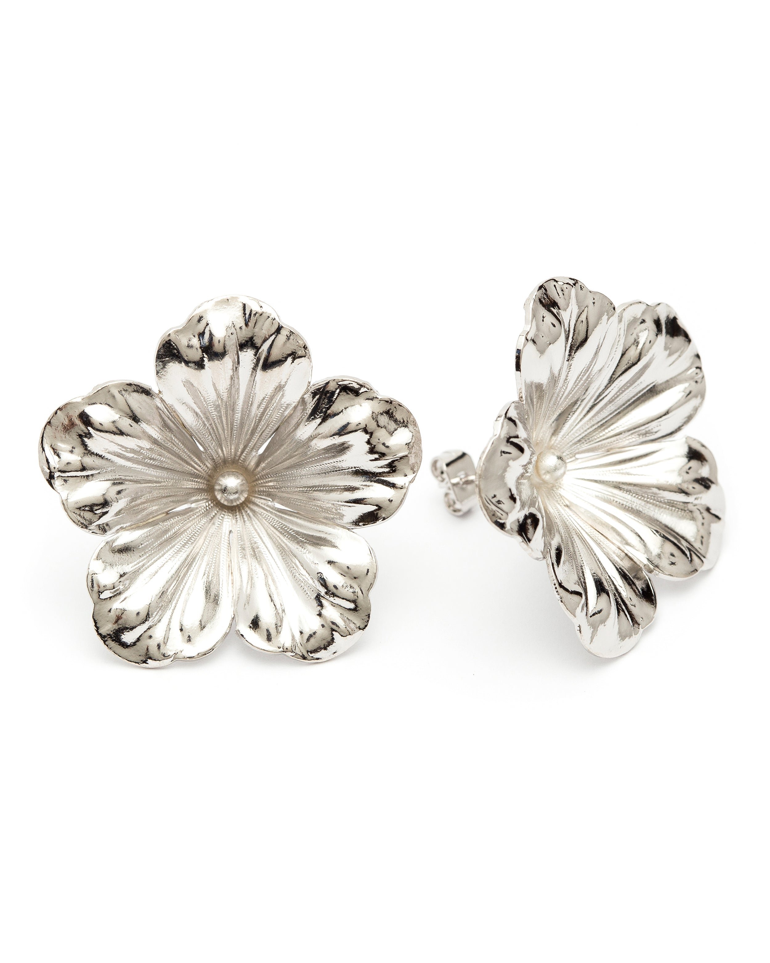 Maxi flower stud earrings in gold-plated brass. GAÏA Argent