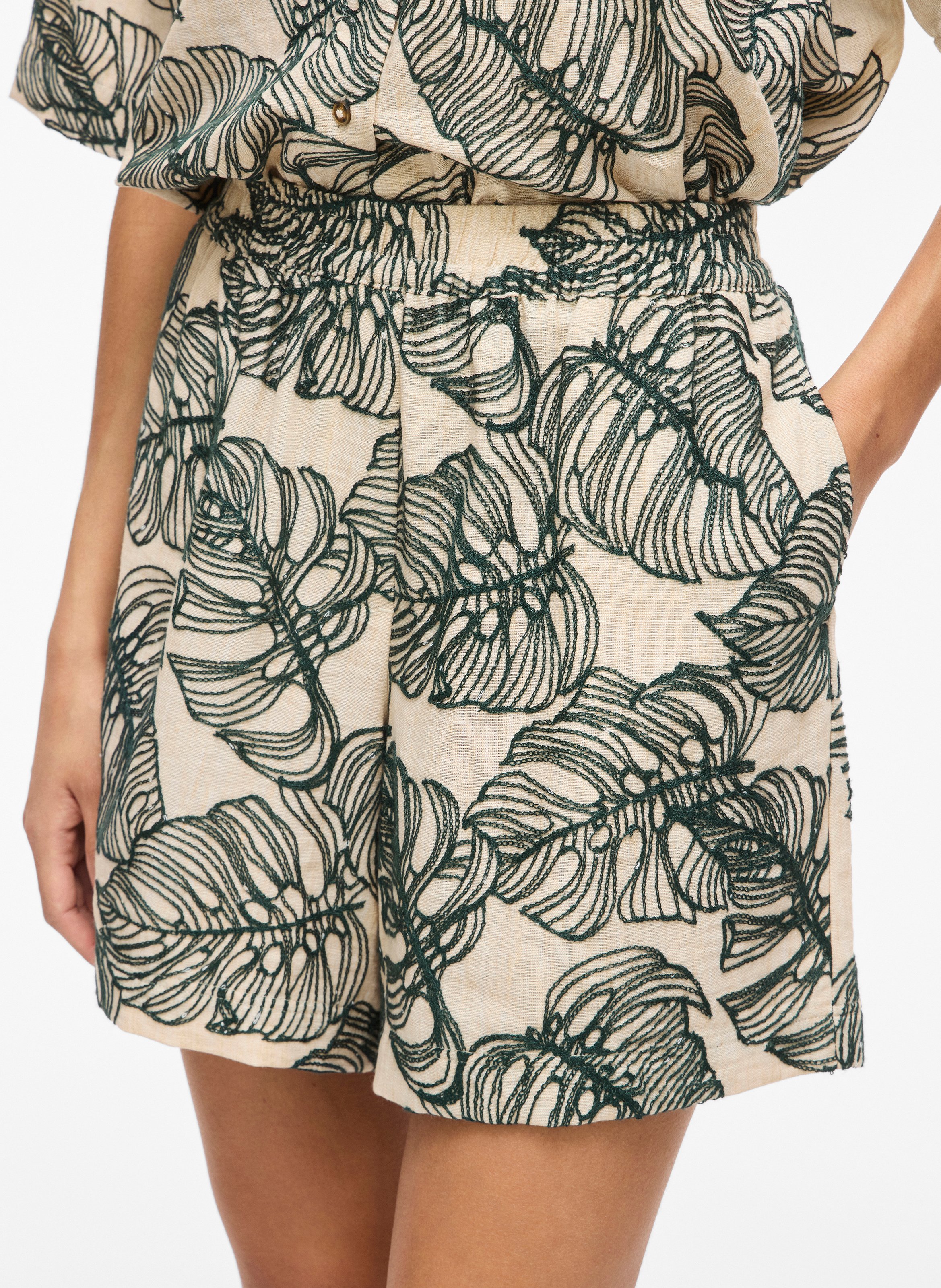 Short large élastiqué à motif VILA Gris