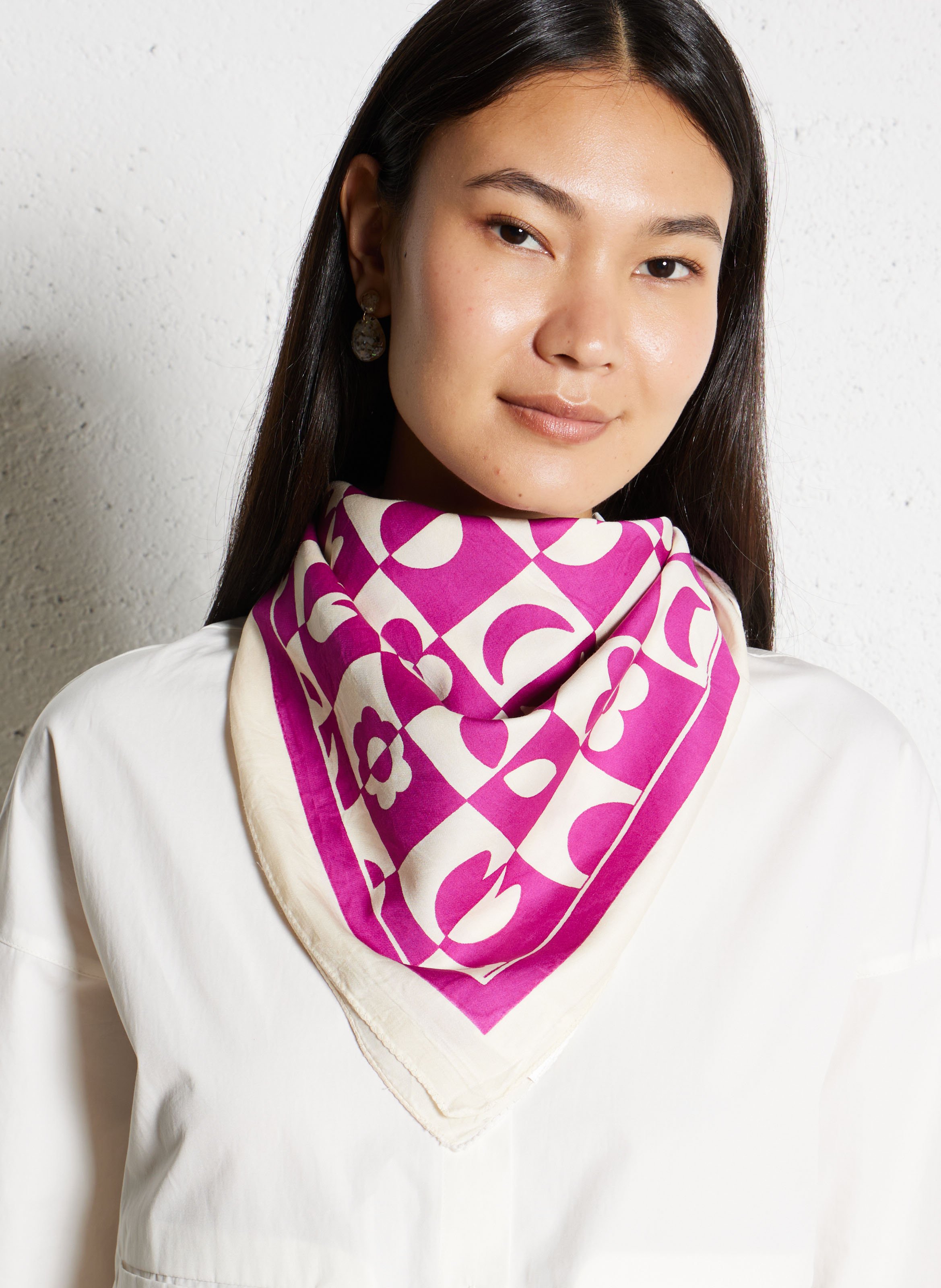 Square scarf with patterns APACHES COLLECTIONS Pink