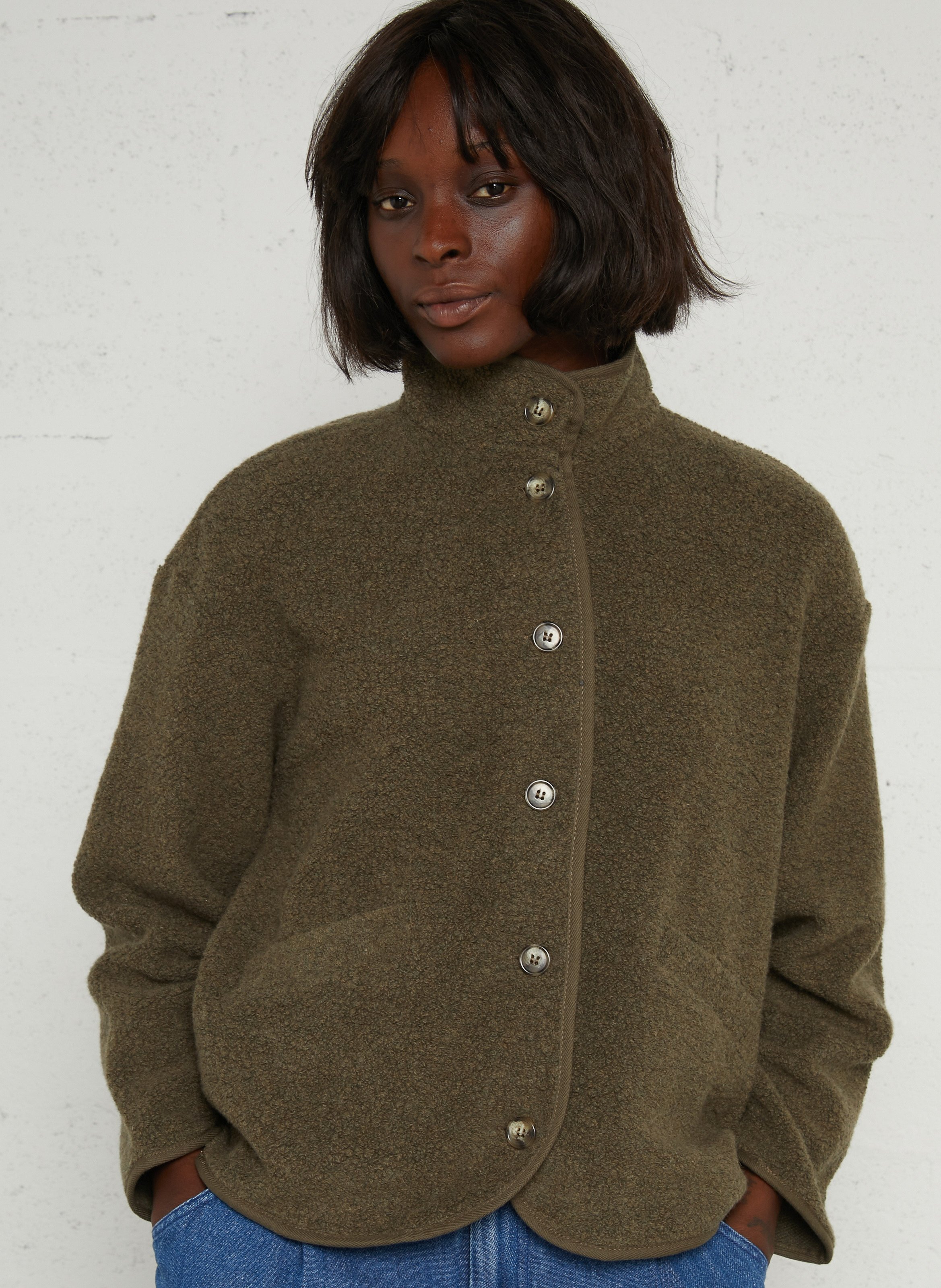 Hoher Kragen Strickjacke in Bouclé-Garn DES PETITS HAUTS