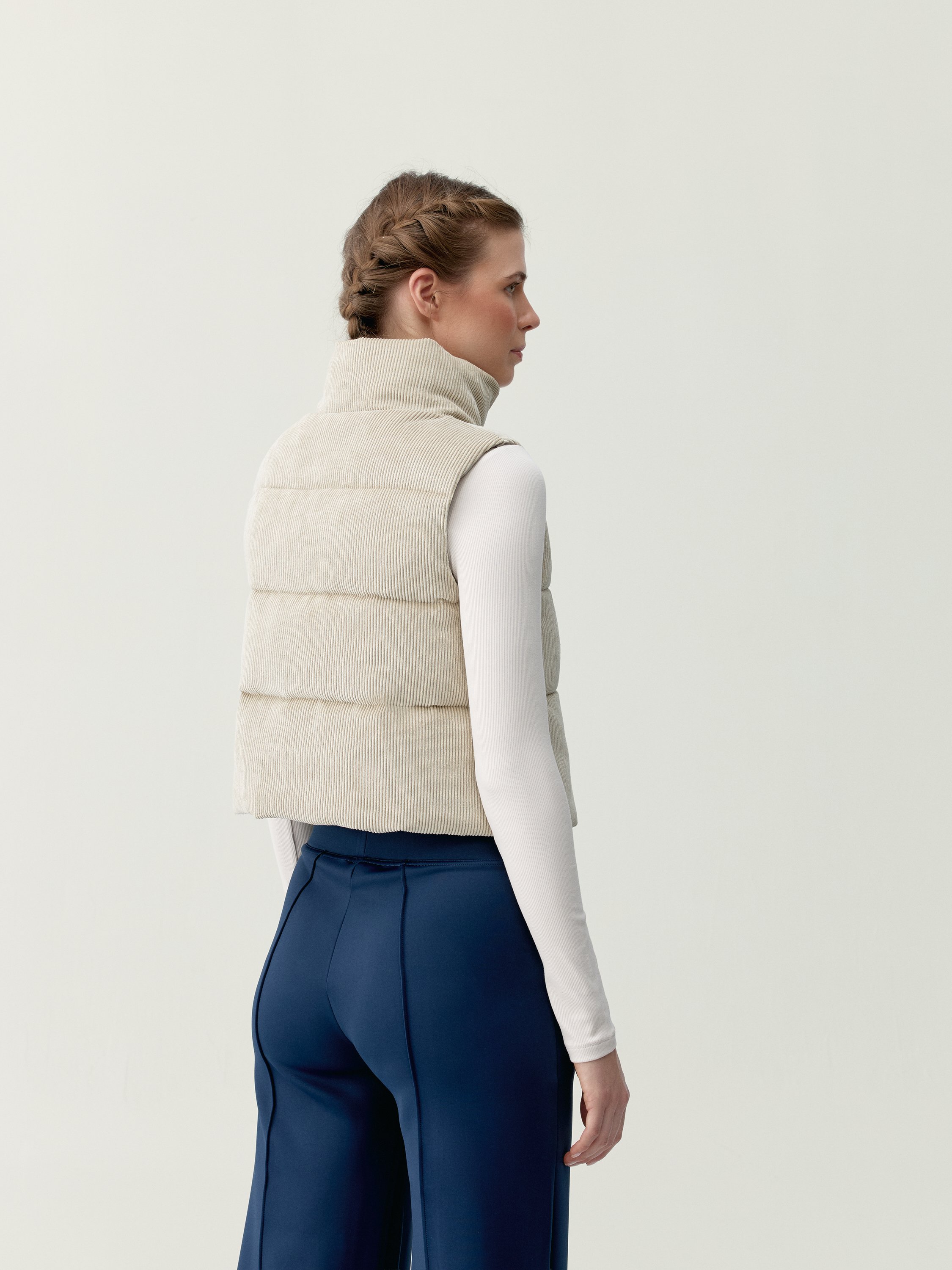 Sleeveless sports jacket for women with zipper BORN Beige