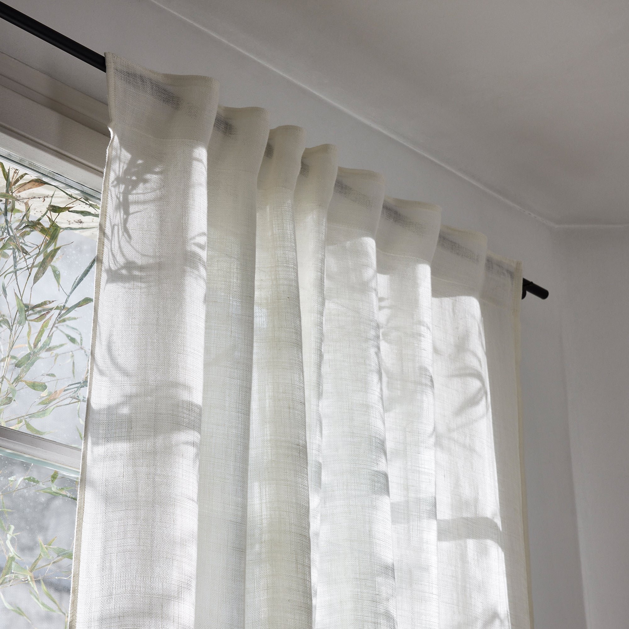 Net curtain with loops MADURA White